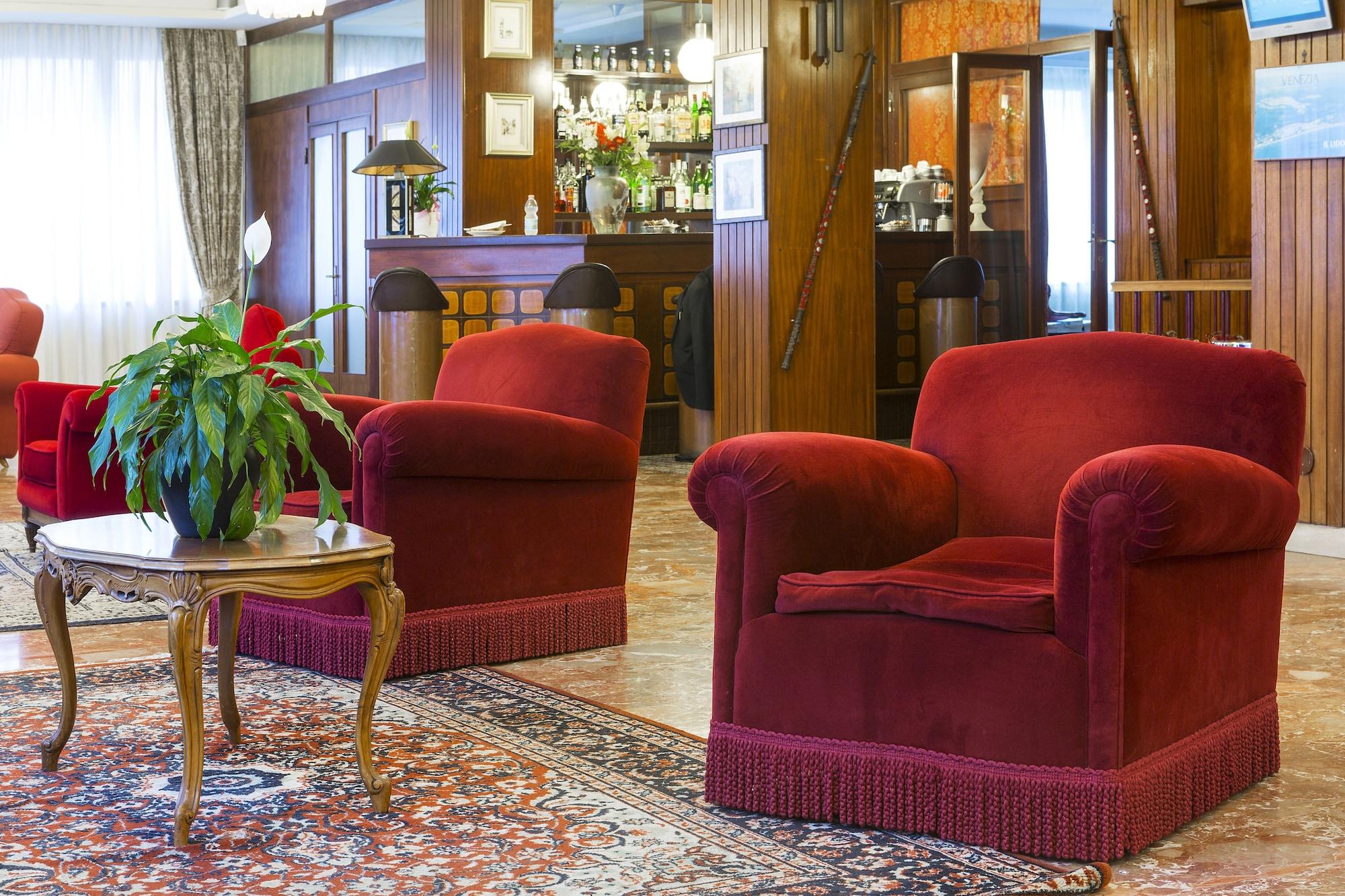 Bar/Salón Hotel Rigel