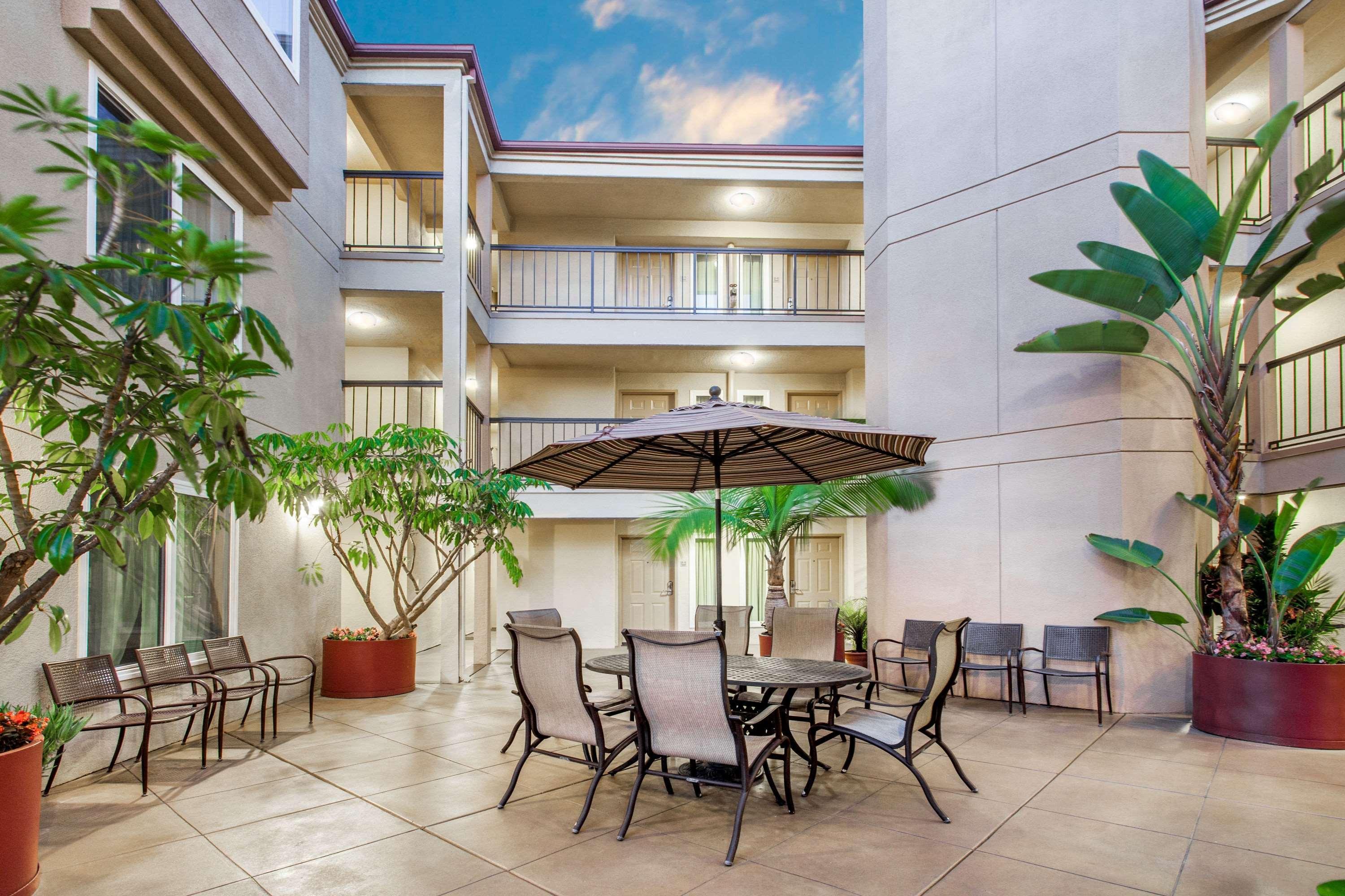 Varios Days Inn by Wyndham Carlsbad