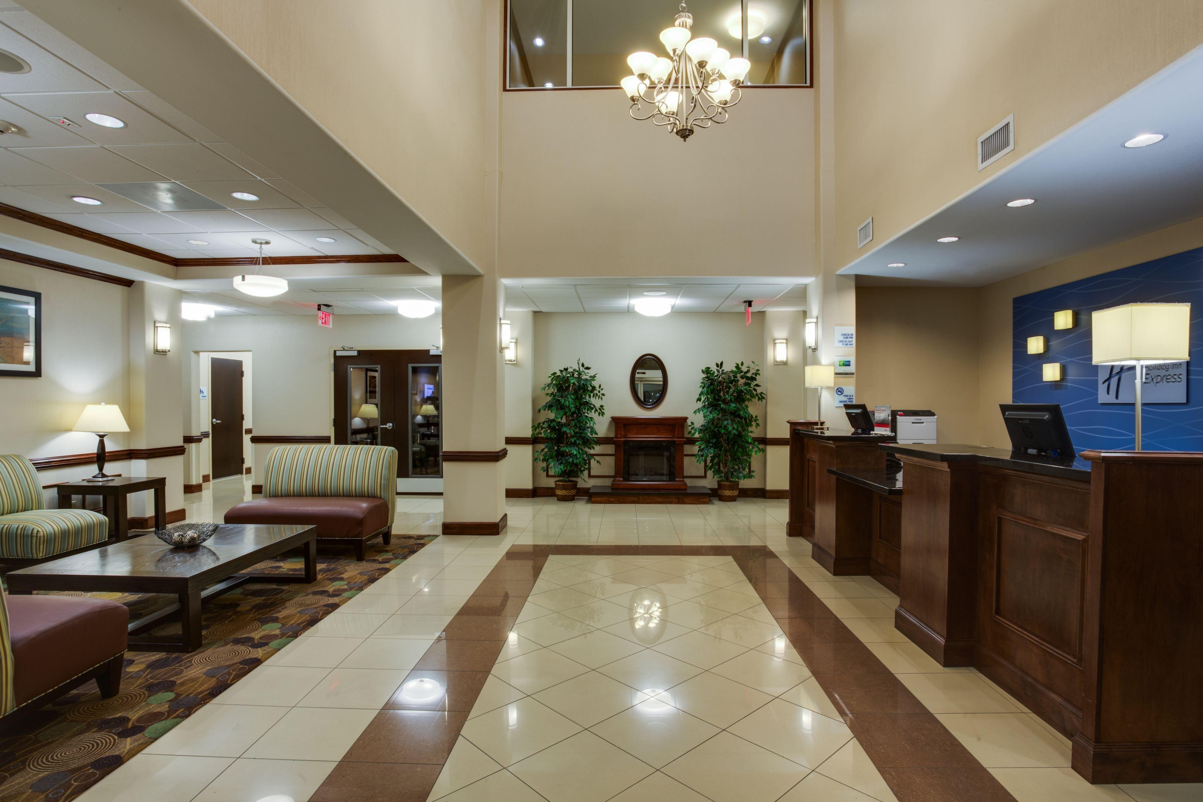Vista Exterior Holiday Inn Express & Suites Moultrie