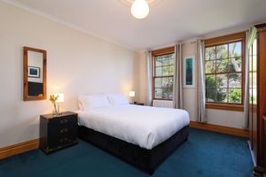 Alquiler Vacacional - 'Middle Earth - Te Whare Rangi' - Private Room in Nelson Waterfront