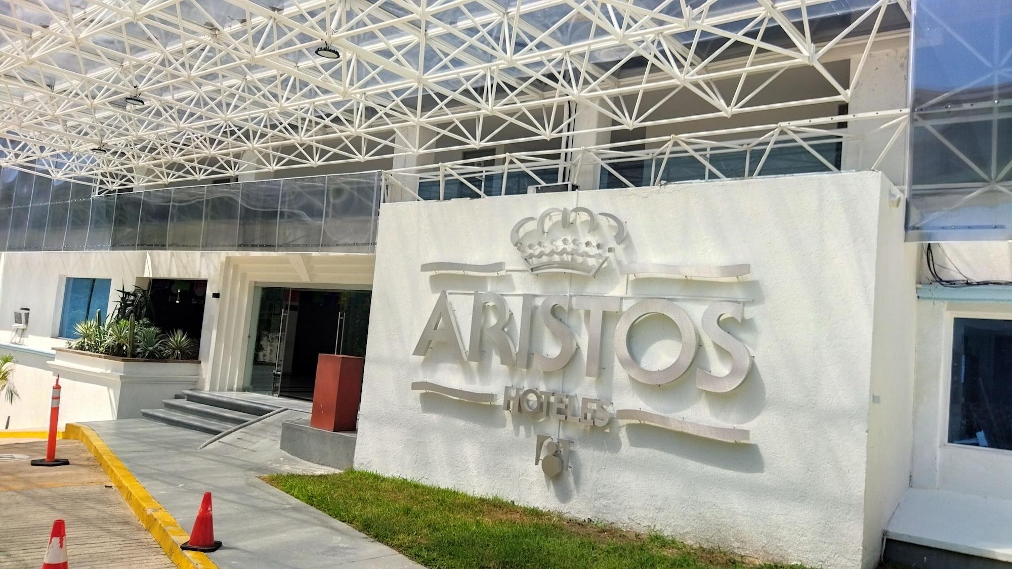 Vista Exterior Hotel Aristos Acapulco