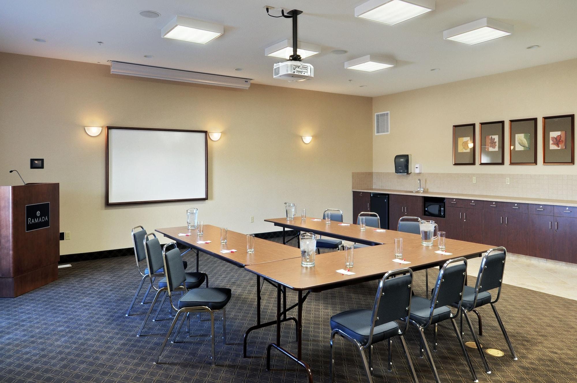 Sala de Reuniones Ramada by Wyndham Lac La Biche