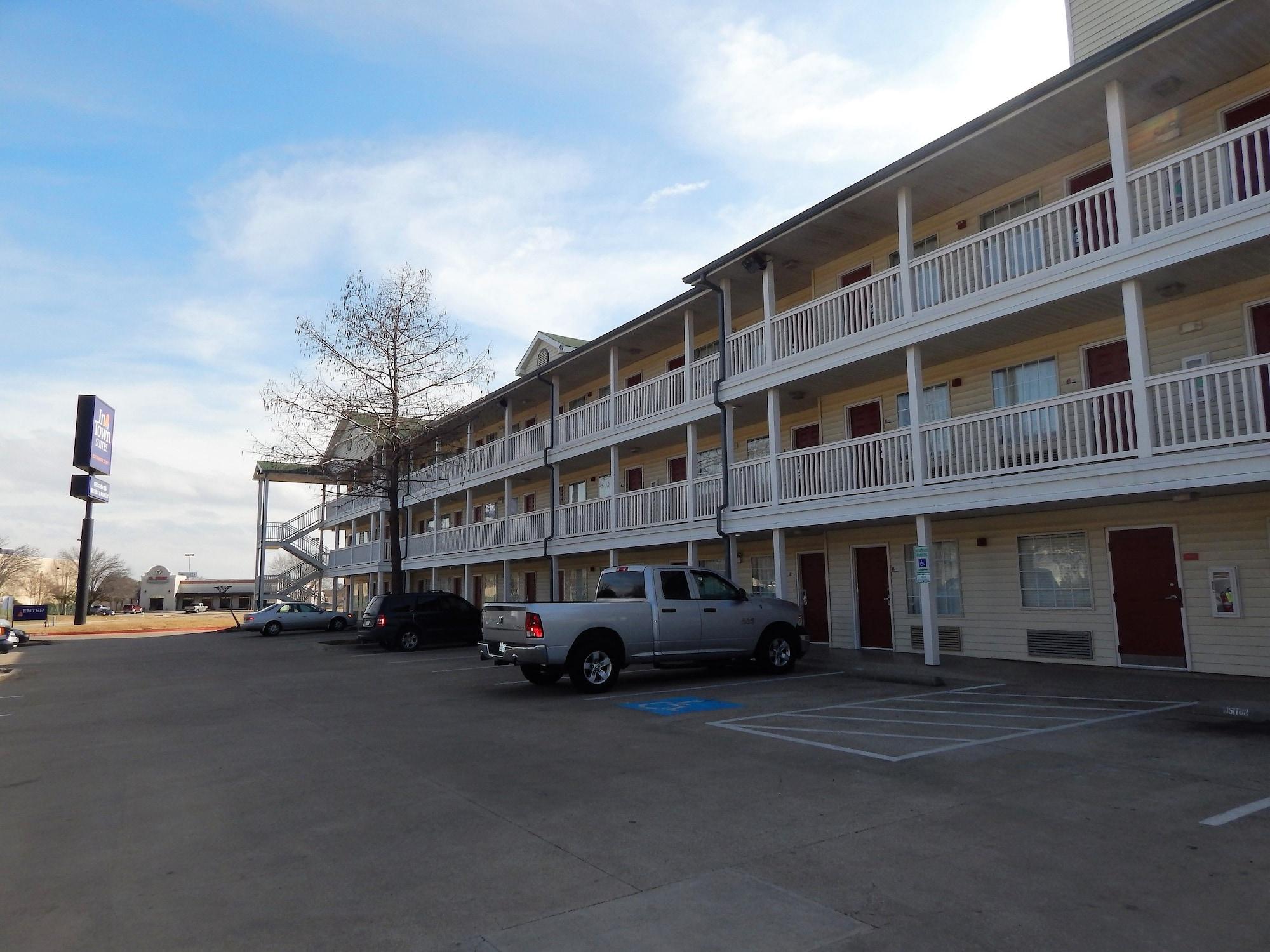 Vista Exterior InTown Suites Extended Stay Lewisville TX East Corporate Drive
