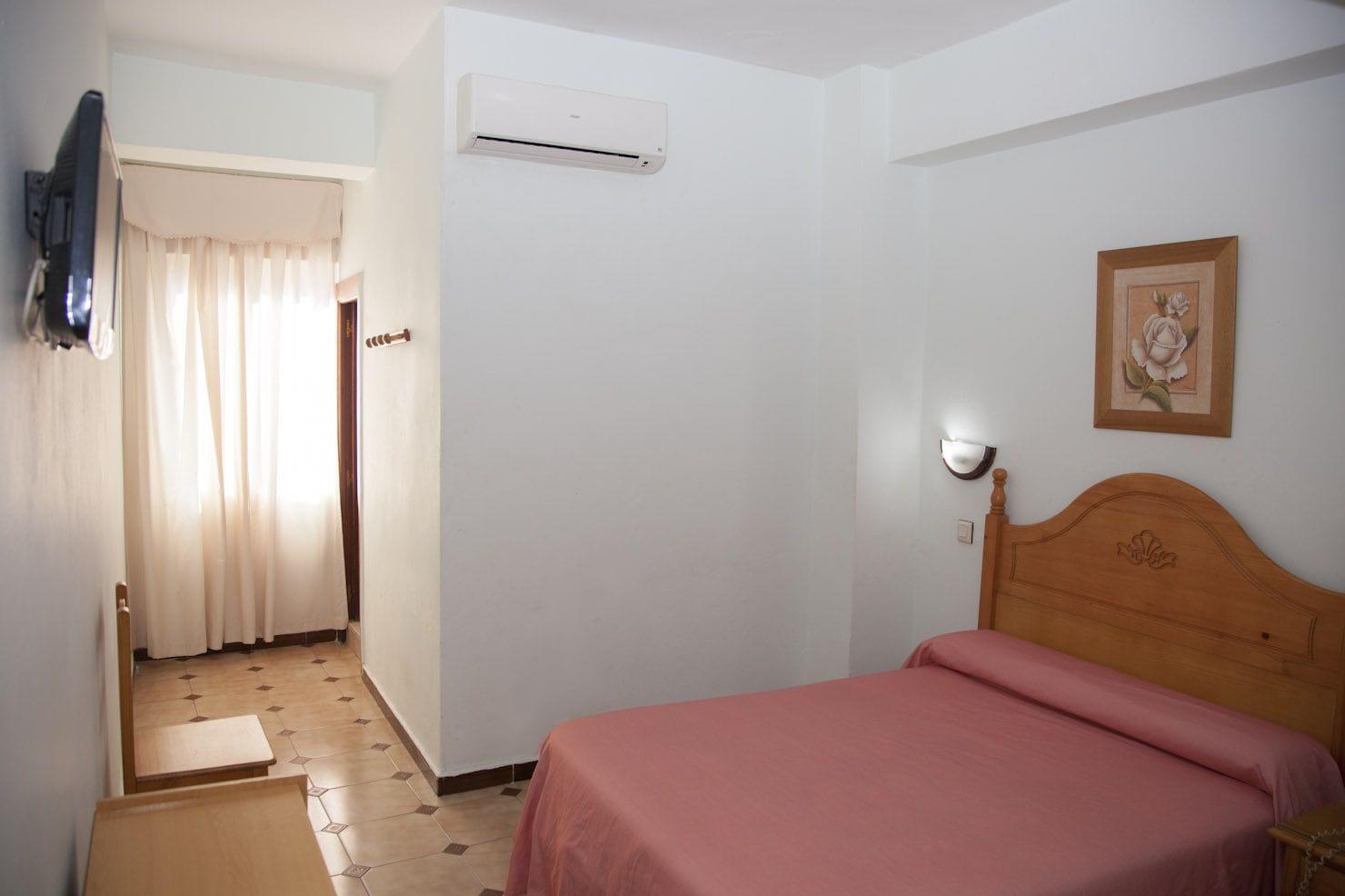 Varios Hostal París
