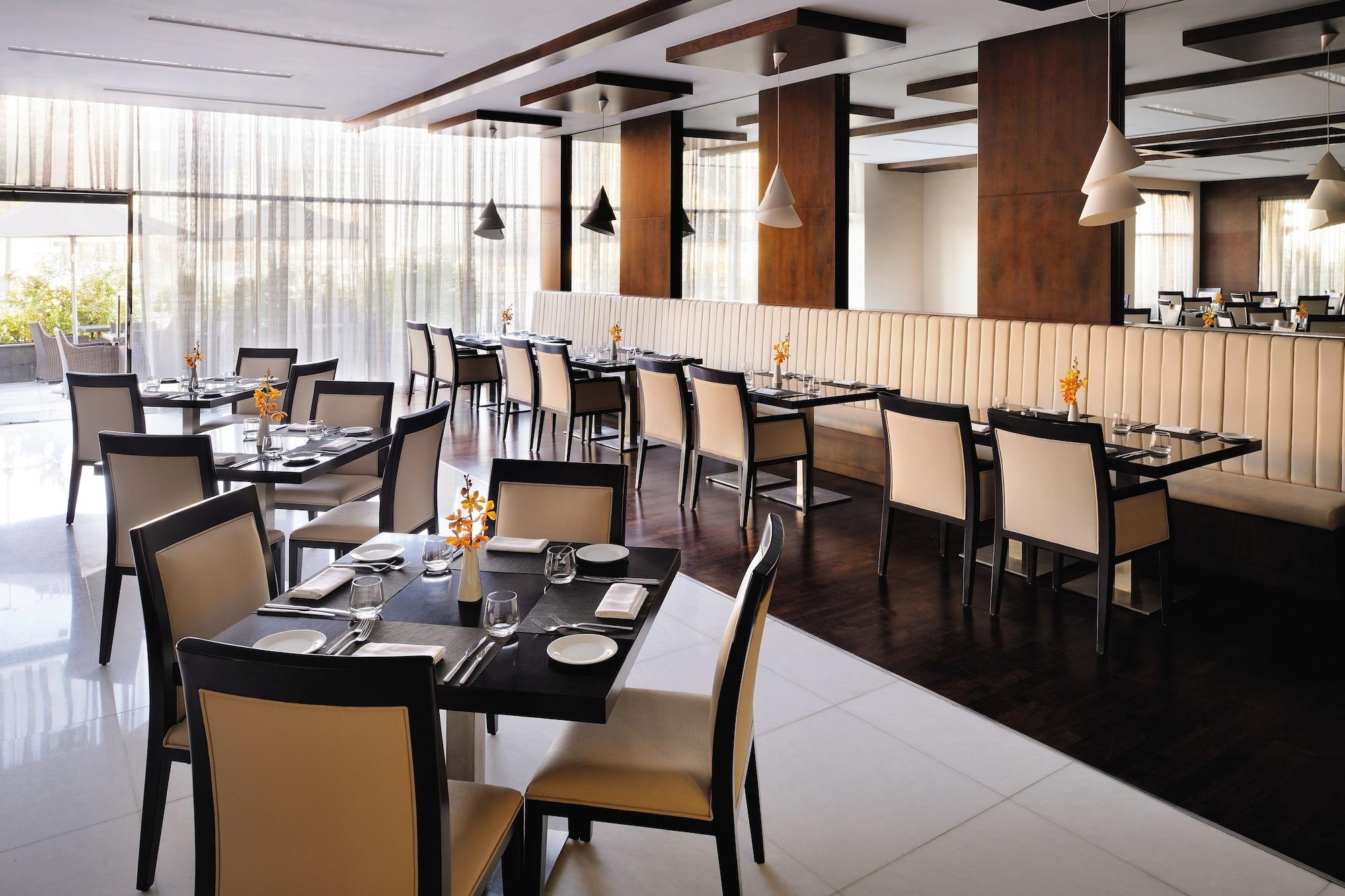 Restaurant Movenpick Hotel Apartments Al Mamzar Dubai