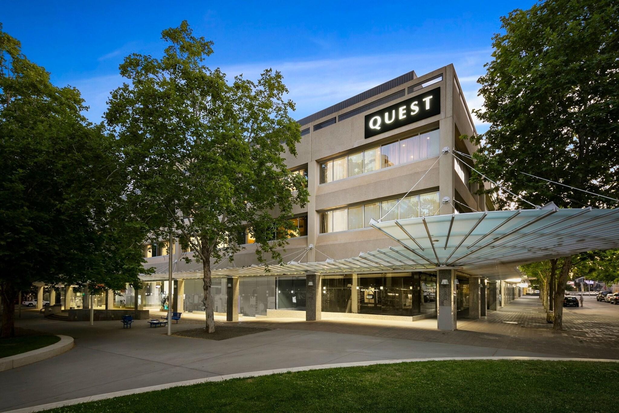 Bar/Salón Quest Canberra City Walk
