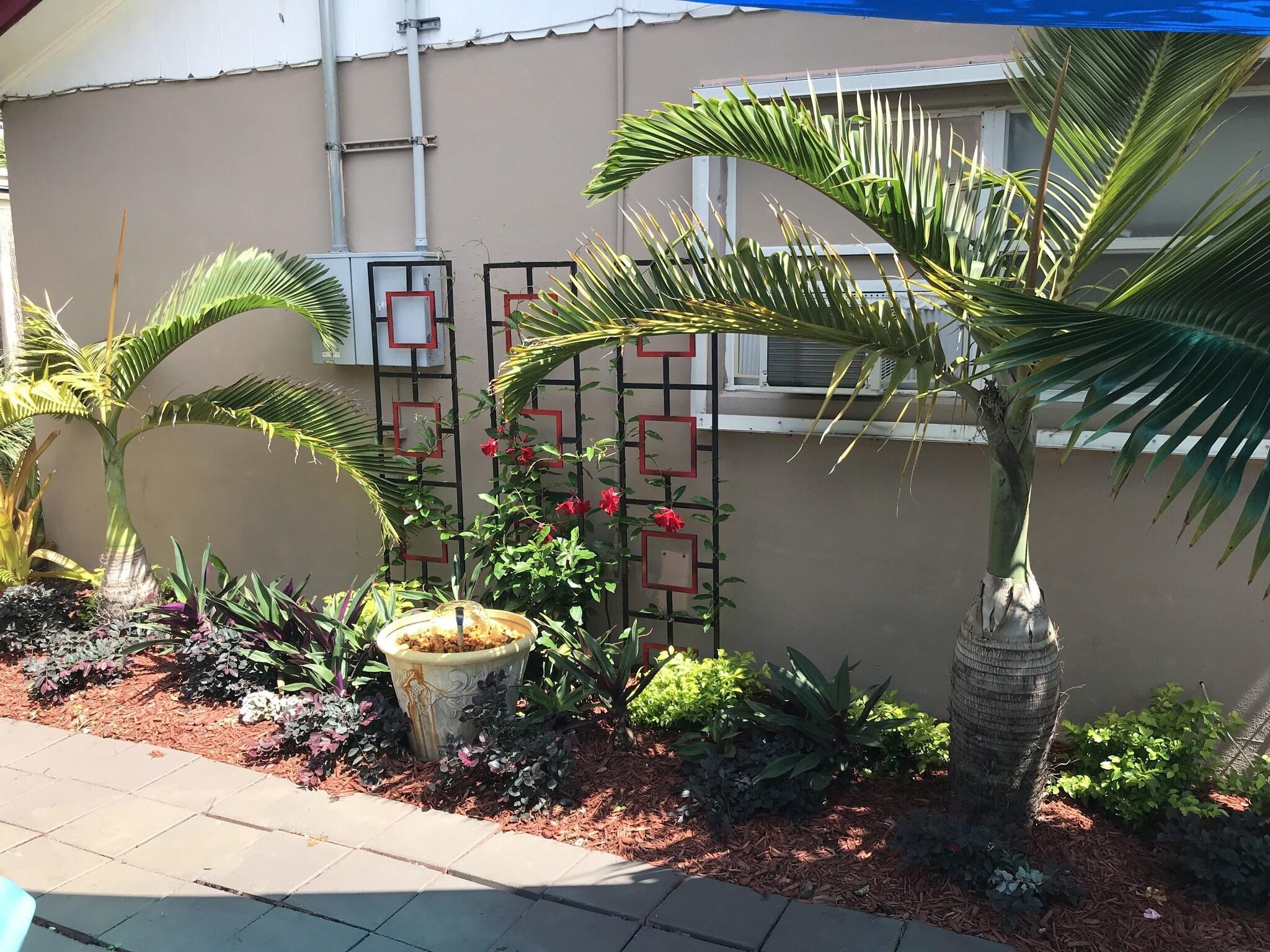 Vista Exterior Inn Leather Guest House - Male Only LGBT