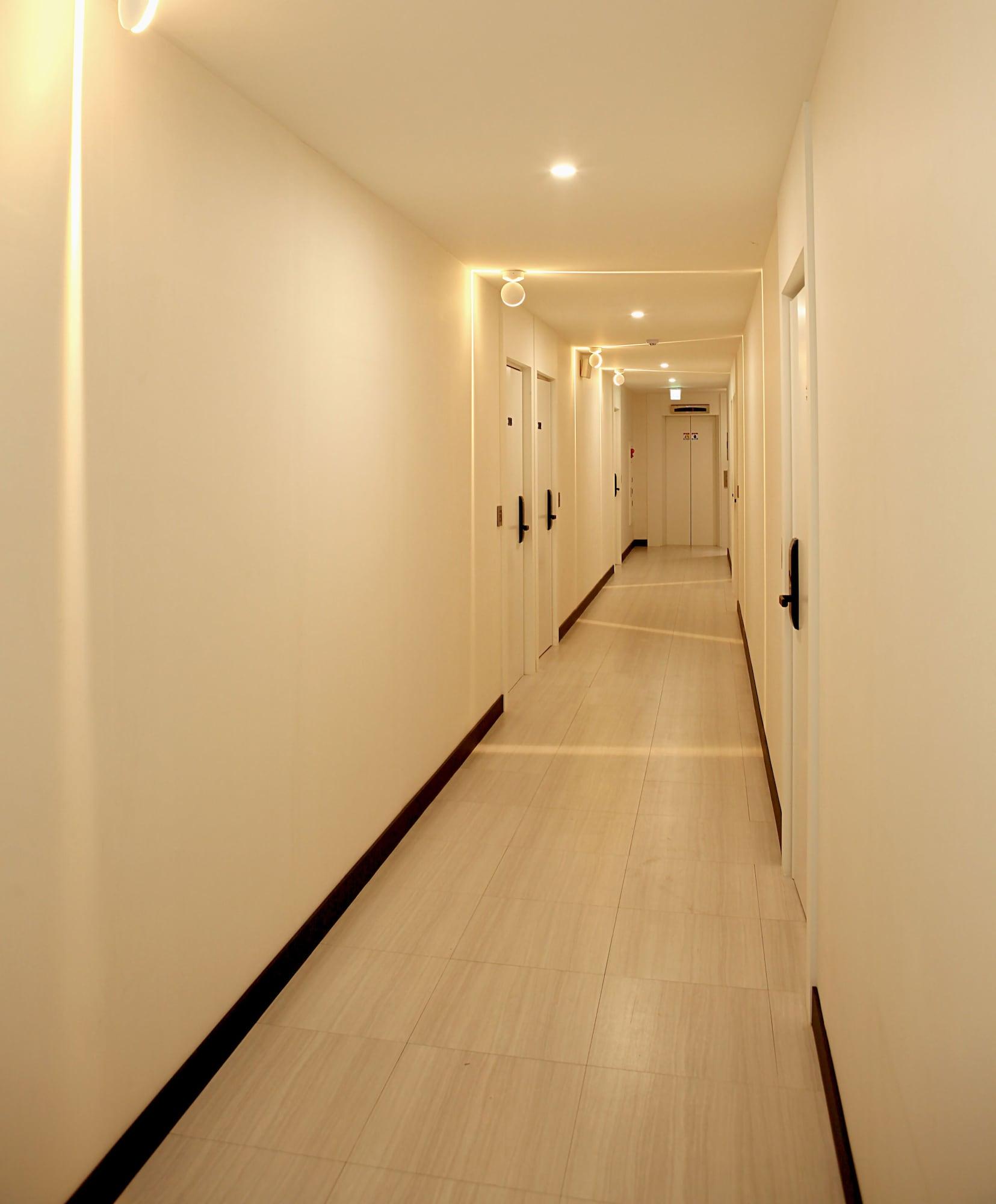 Varios Hotel Advance