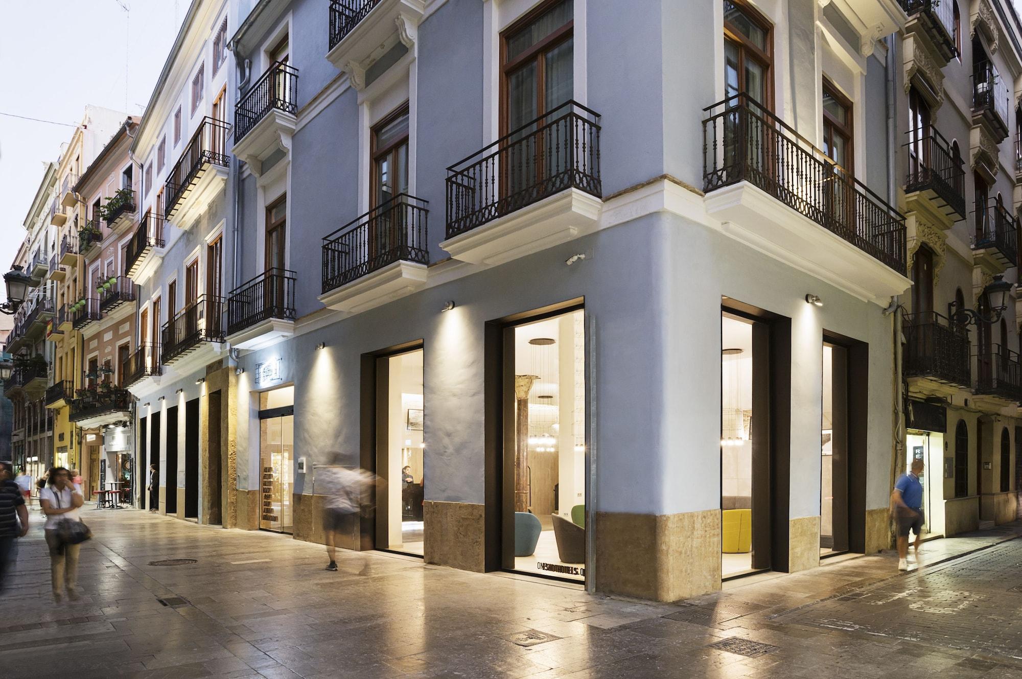Vista Exterior One Shot Mercat