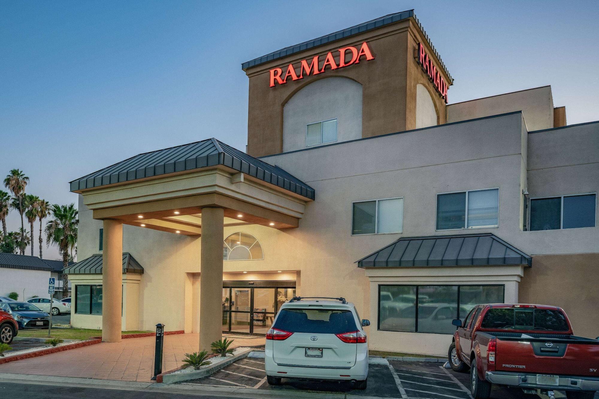 Vista Exterior Ramada by Wyndham Bakersfield North