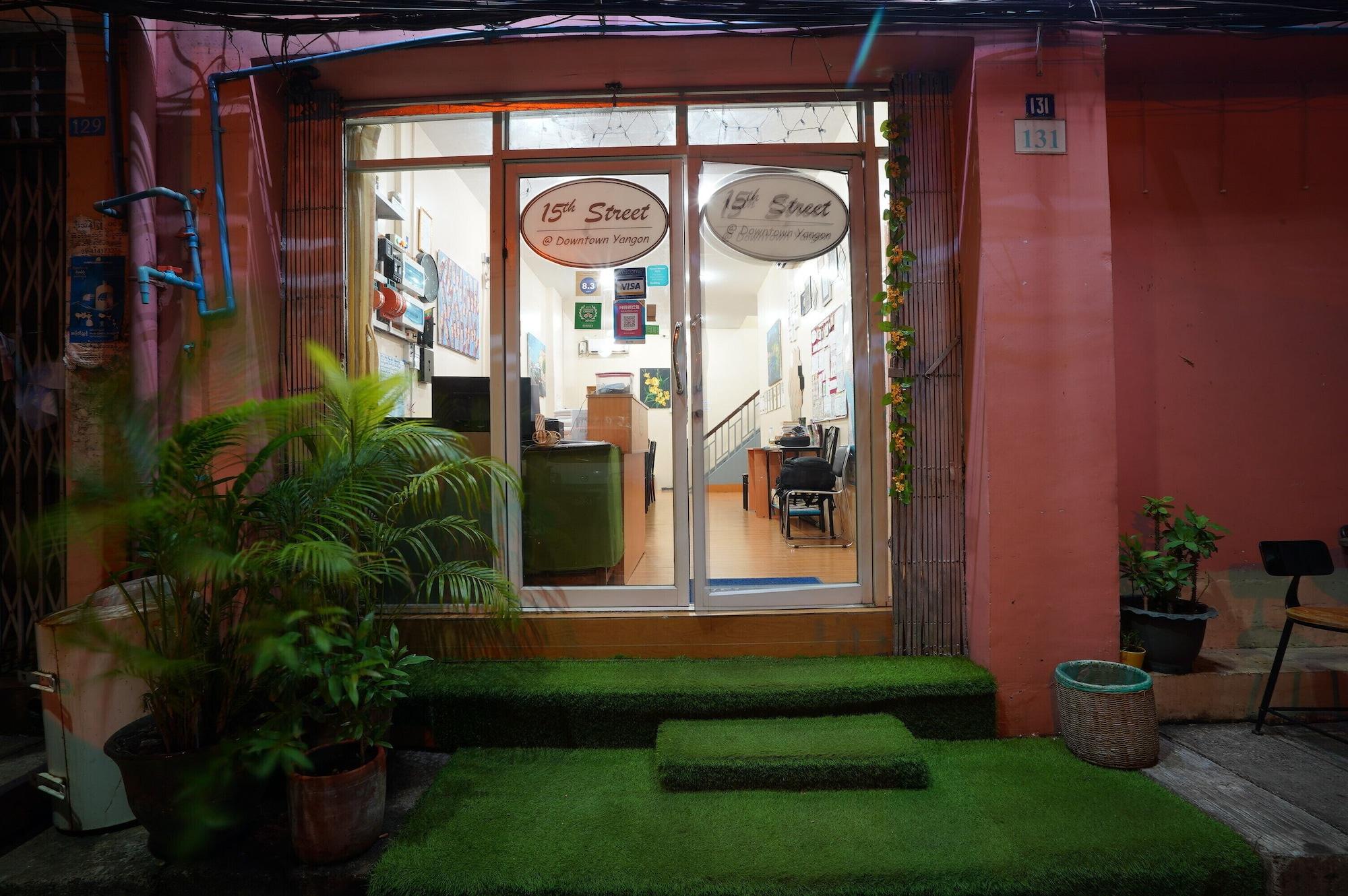 Instalaciones Recreativas 15th Street at Downtown Yangon