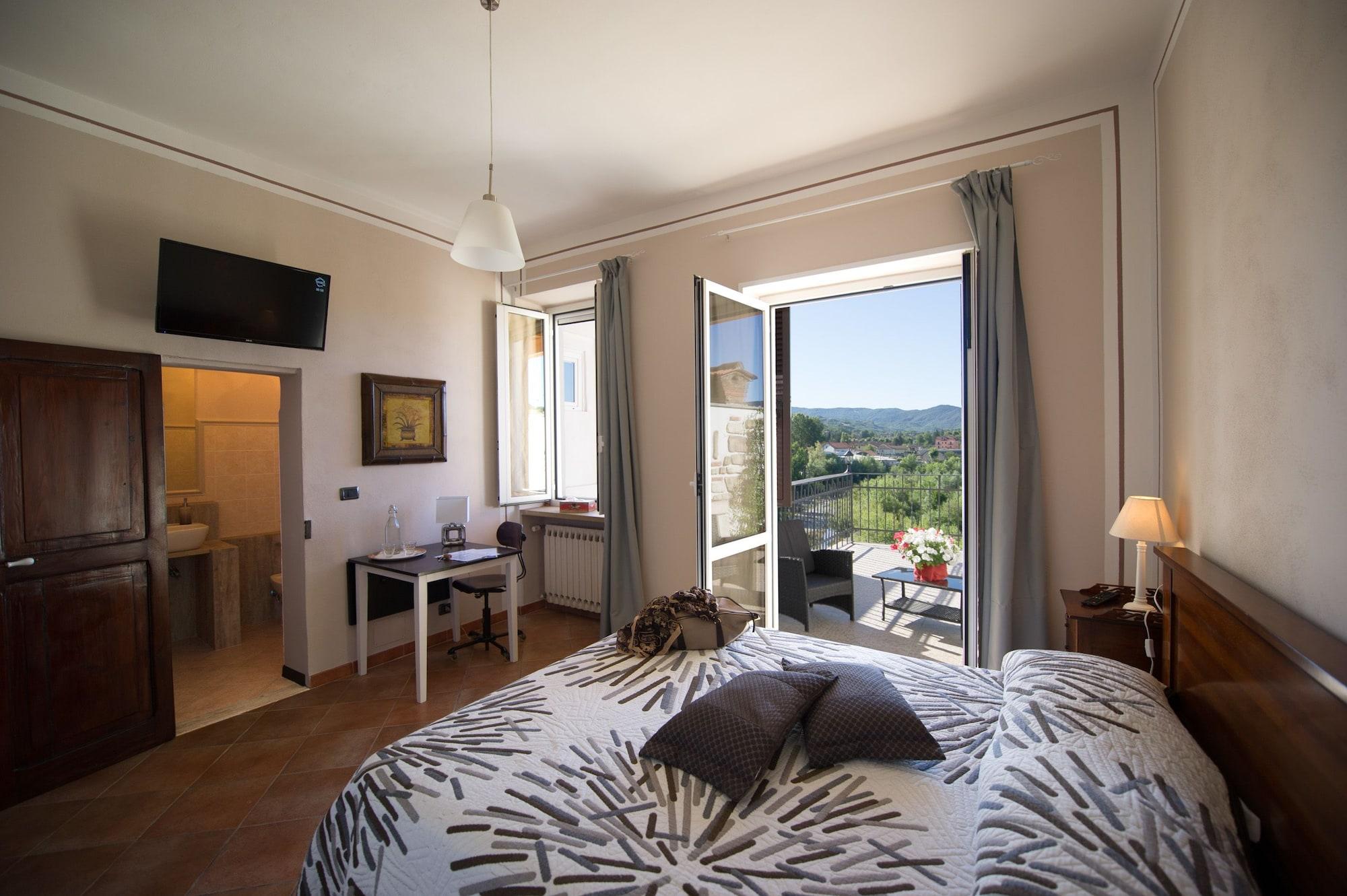 Varios Borgo Cortese