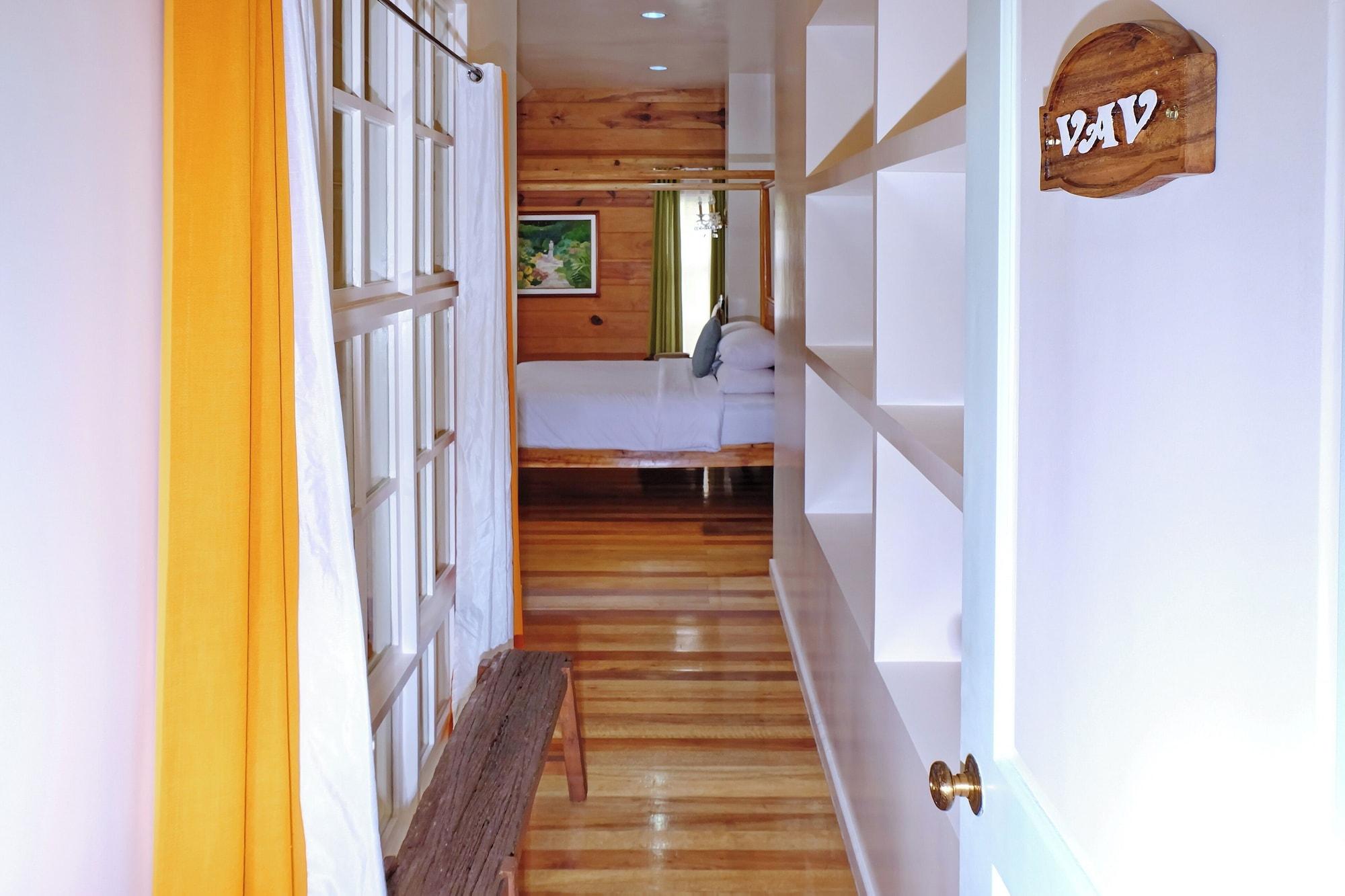 Varios Guesthaven Baguio Bed & Breakfast