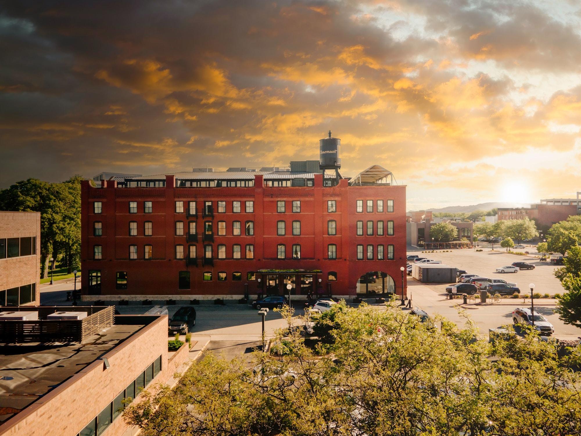 Vista Exterior The Charmant Hotel