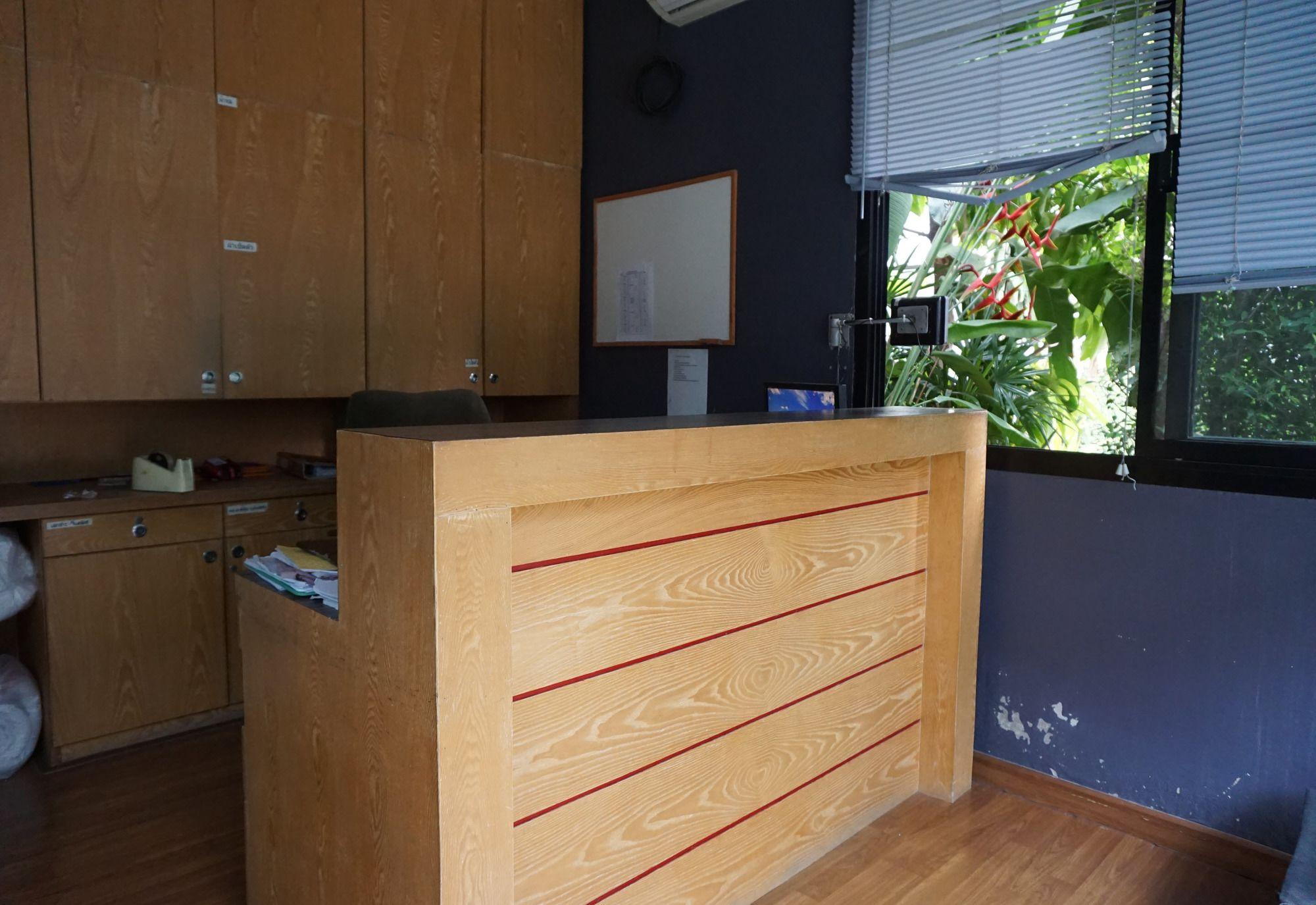 Vista Lobby In and Out Hotel