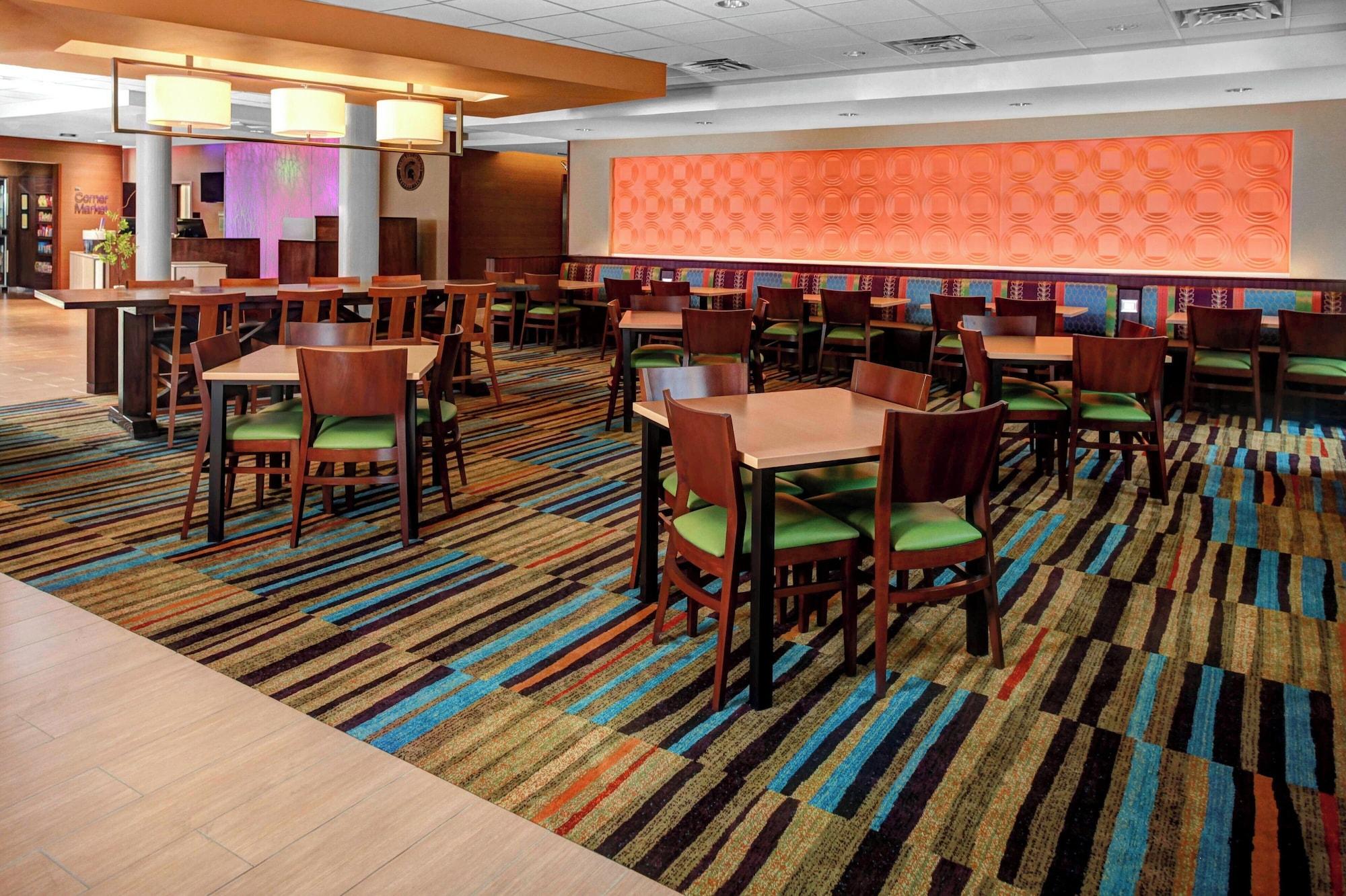 Restaurant Fairfield Inn & Suites Lansing at Eastwood