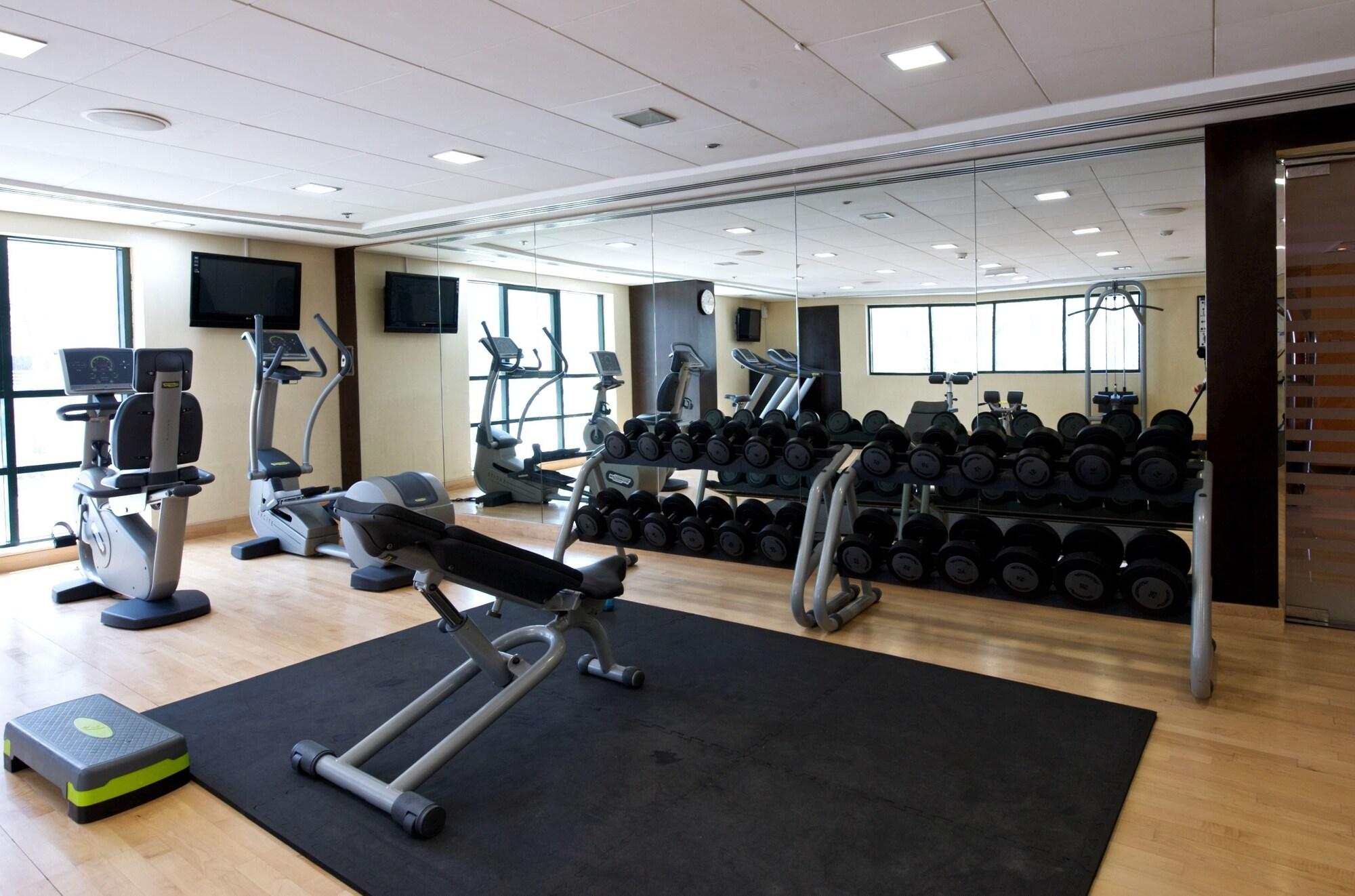 Gimnasio TIME Oak Hotel & Suites