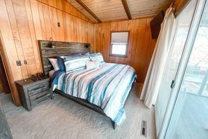 Alquiler Vacacional - Lakefront Home with Private Dock and Slip