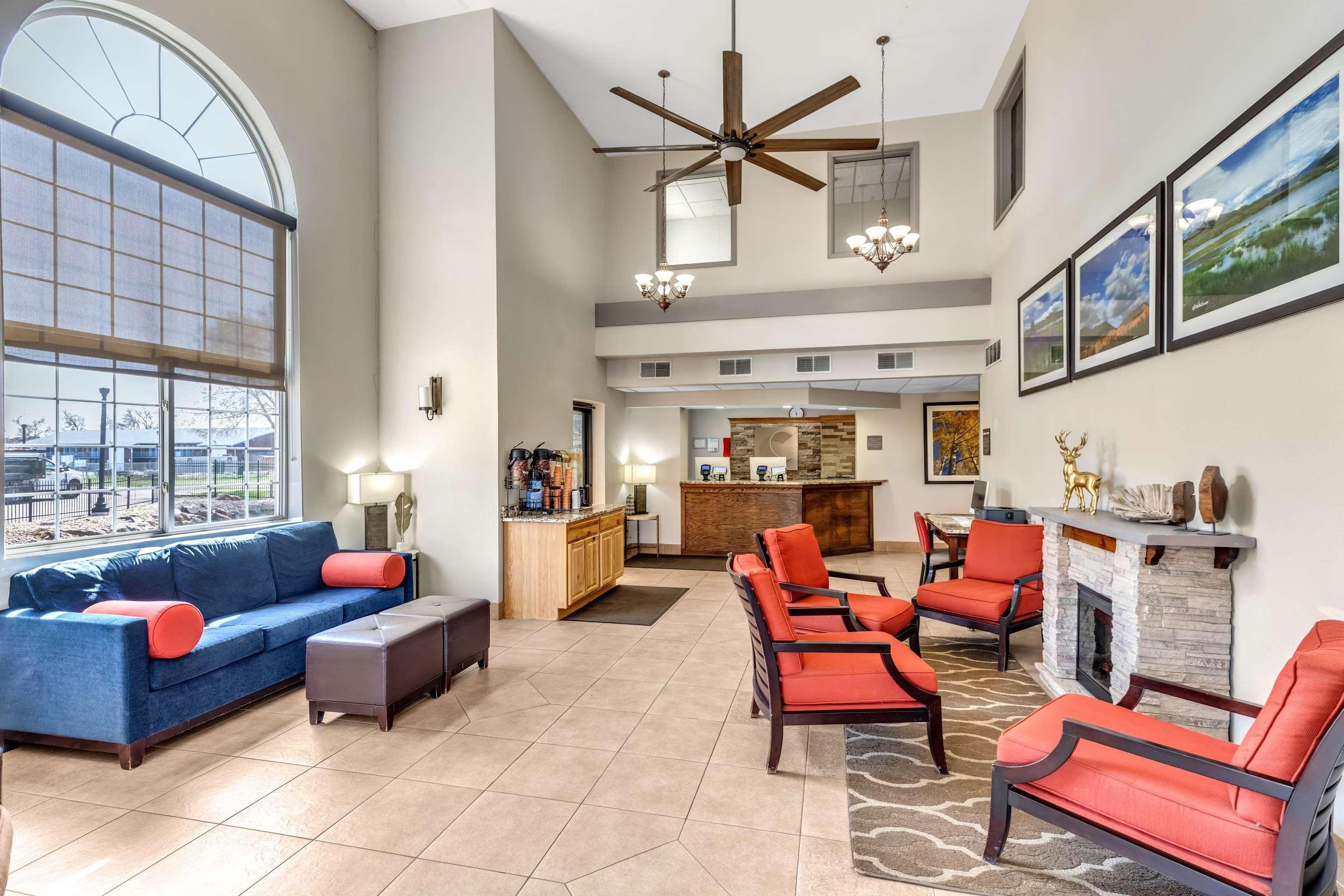 Vista Lobby Comfort Inn Denver West Arvada Station