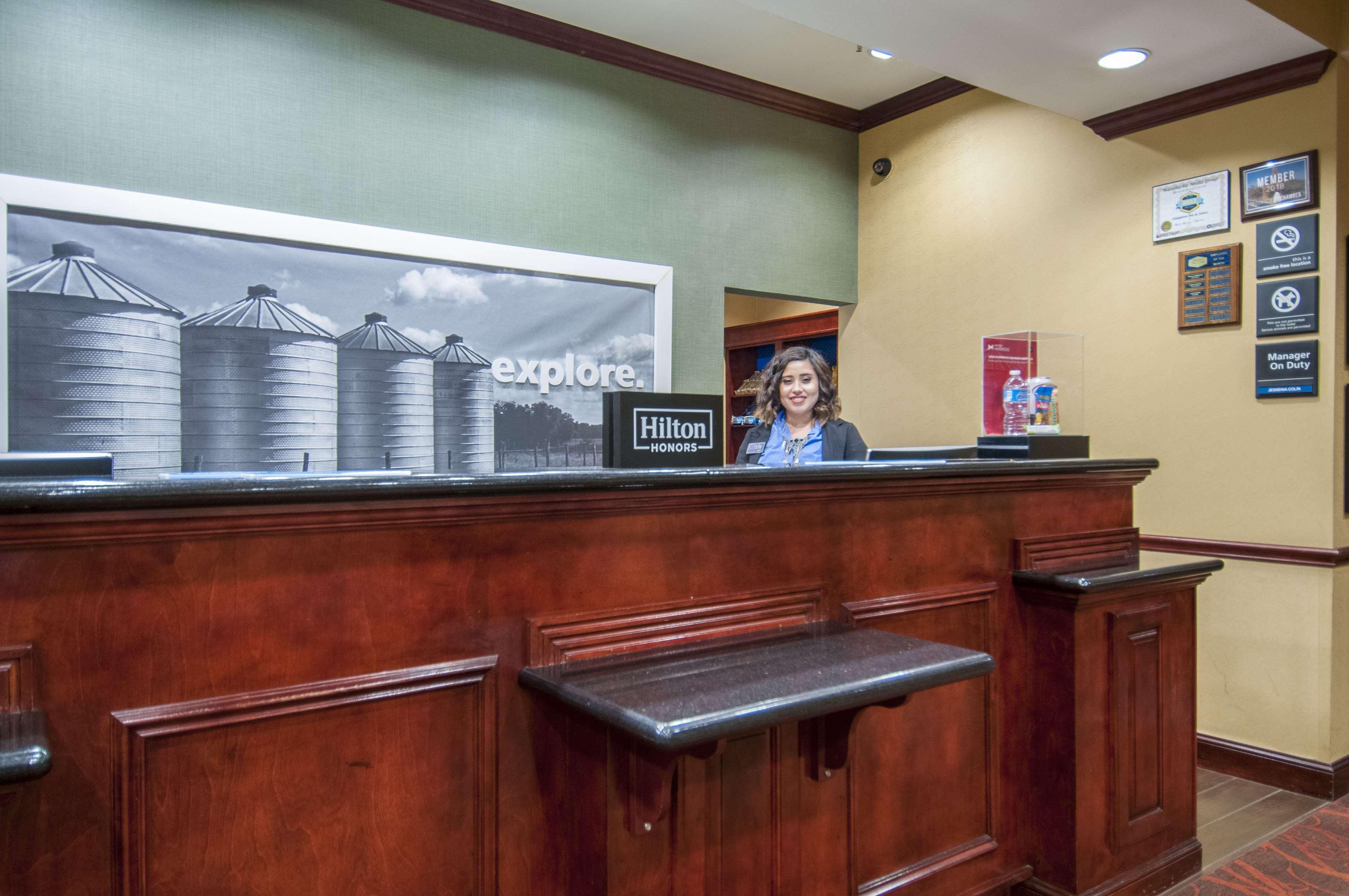 Vista Lobby Hampton Inn & Suites Waxahachie
