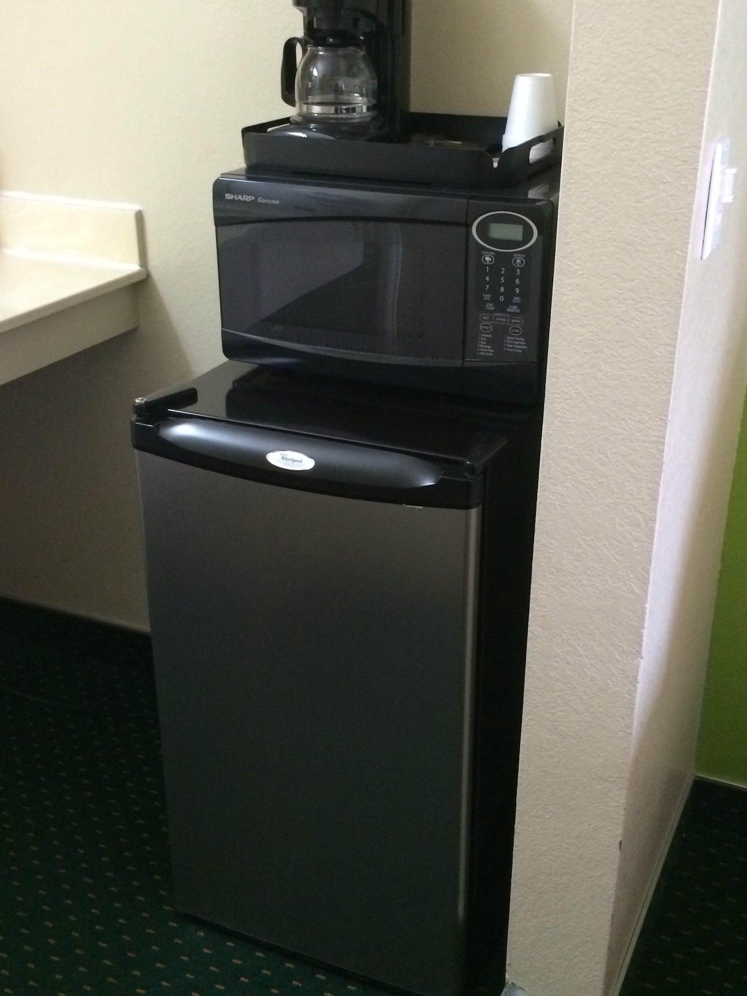 Set de Habitación California Inn & Suites Adelanto US 395