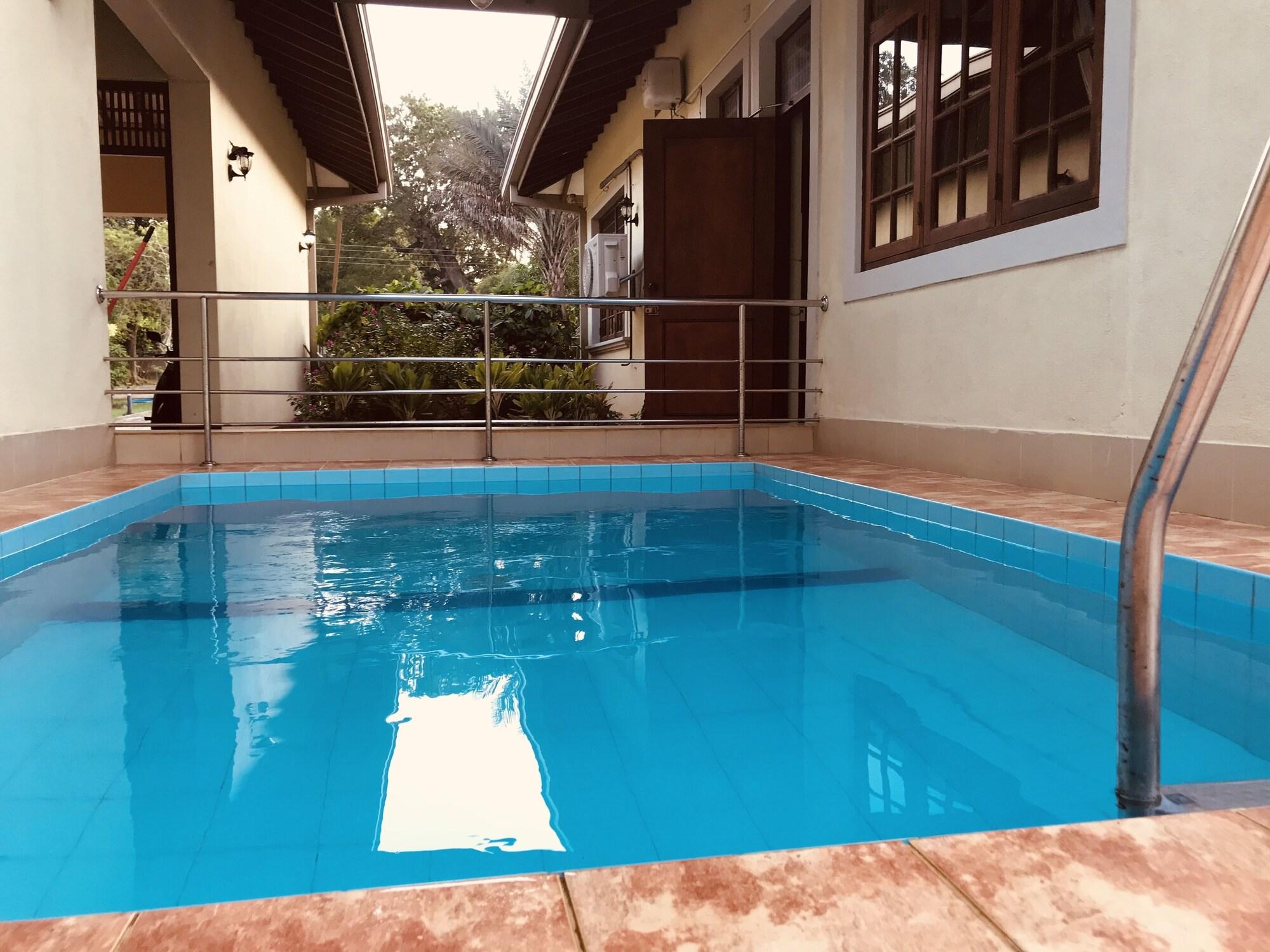 Vista Piscina Lake View Bungalow Yala