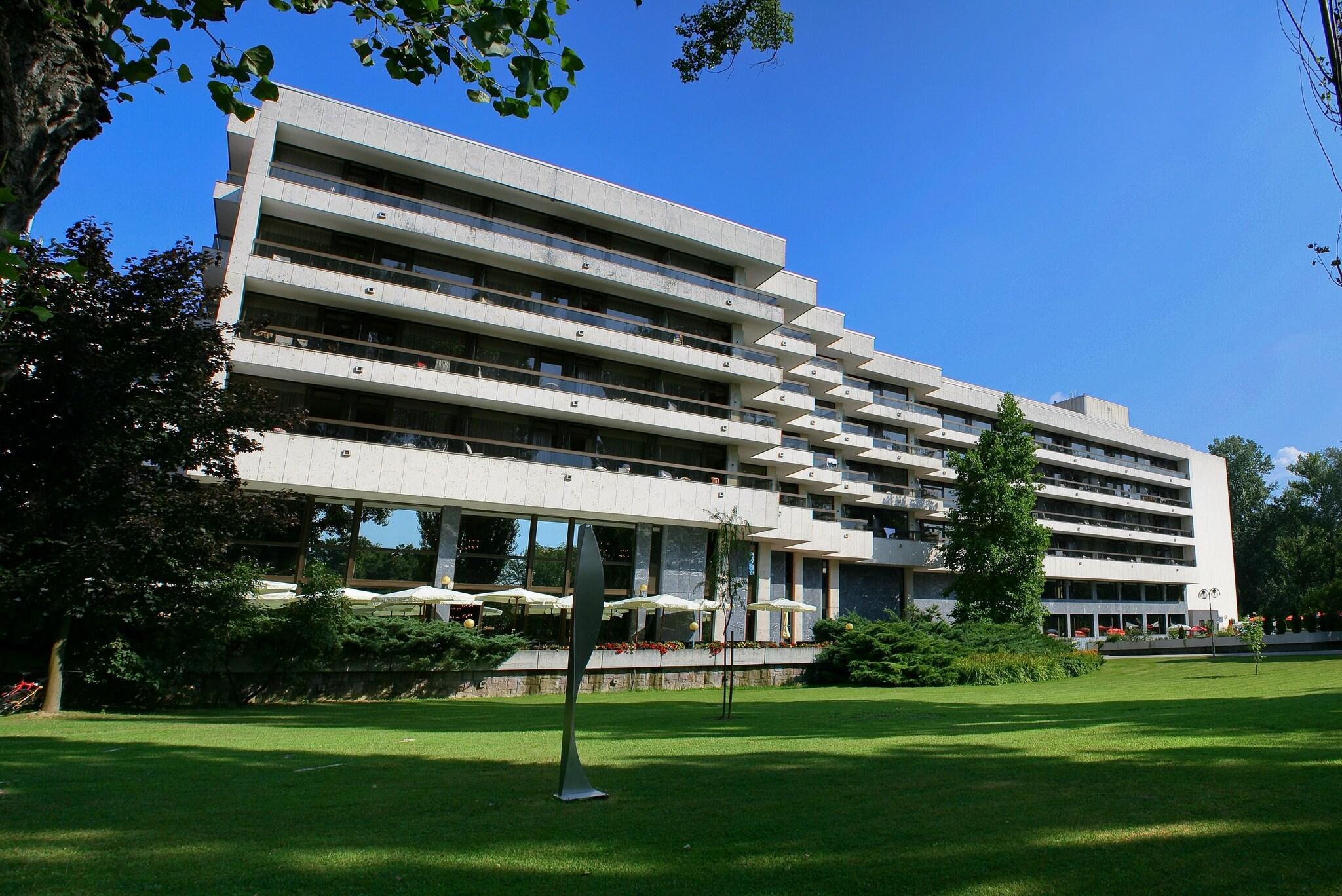 Varios Esplanade Ensana Health Spa Hotel