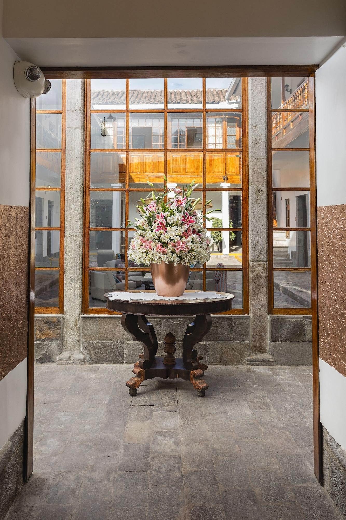Vista Lobby SACHA CENTRIC