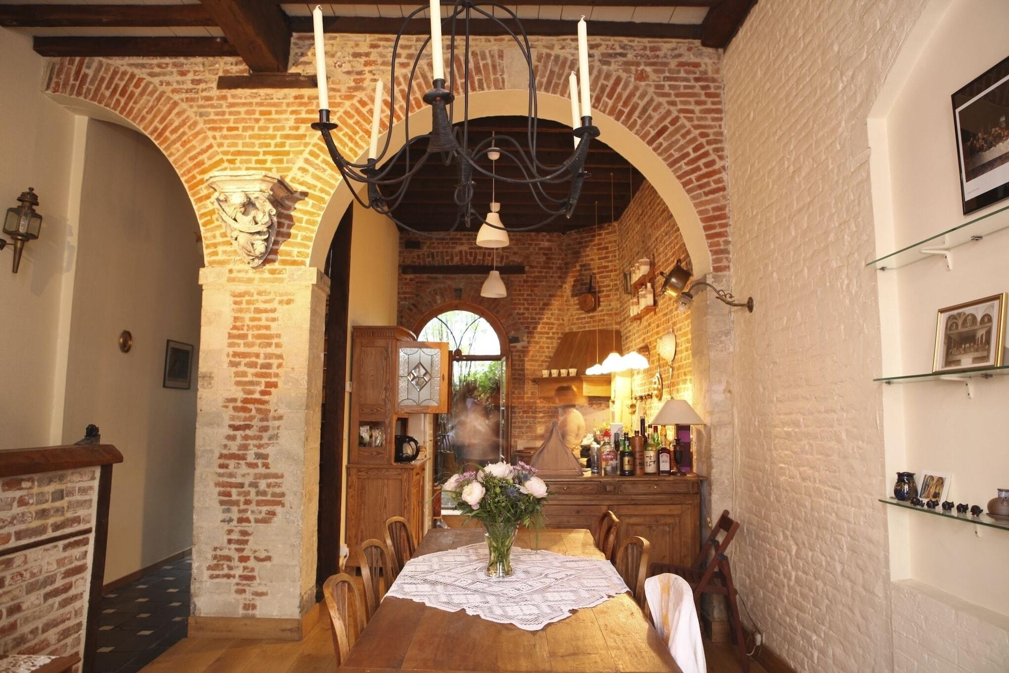 Varios Carmelites Guest House