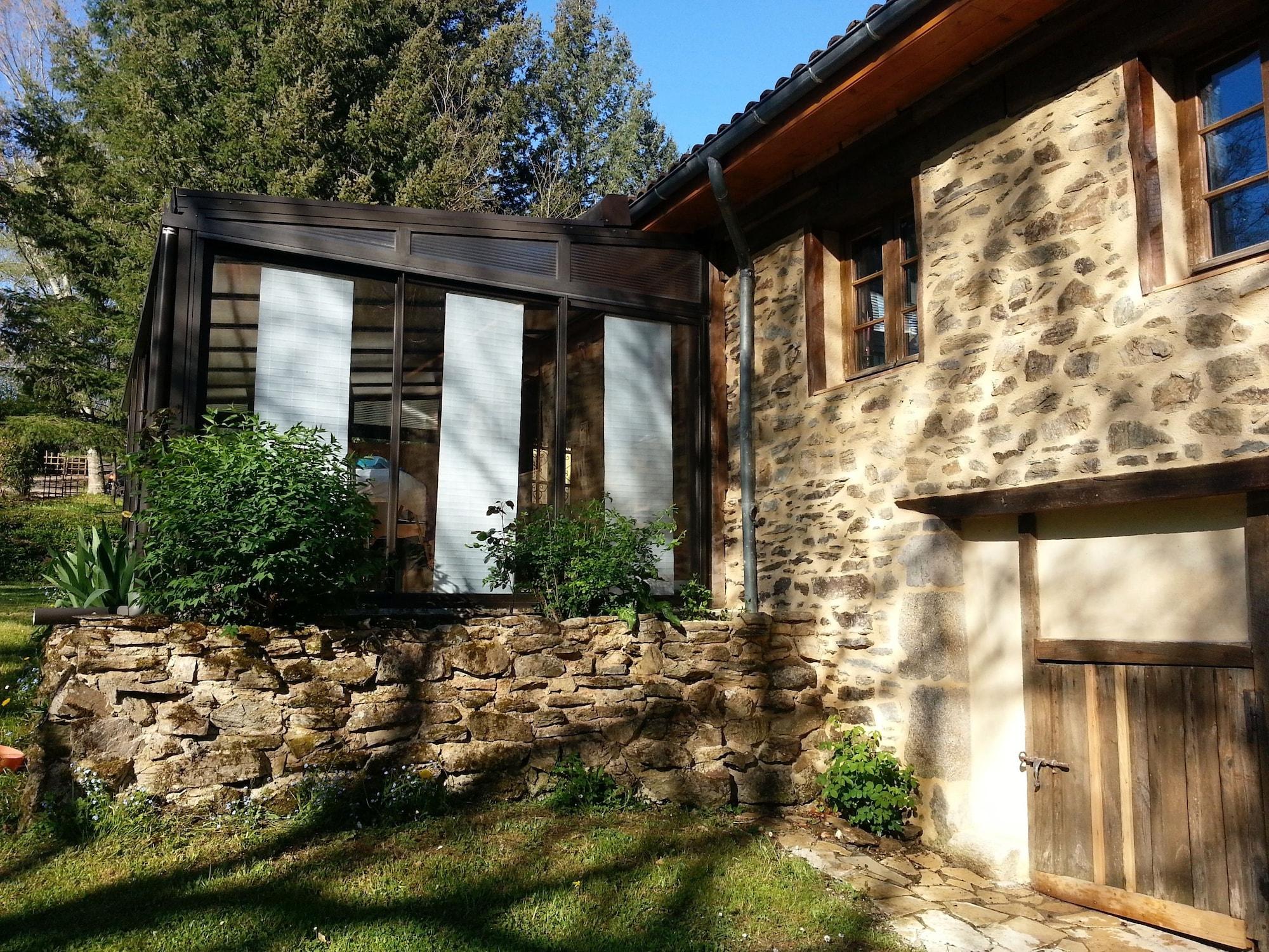 Vista Exterior Moulin Lou Apmay