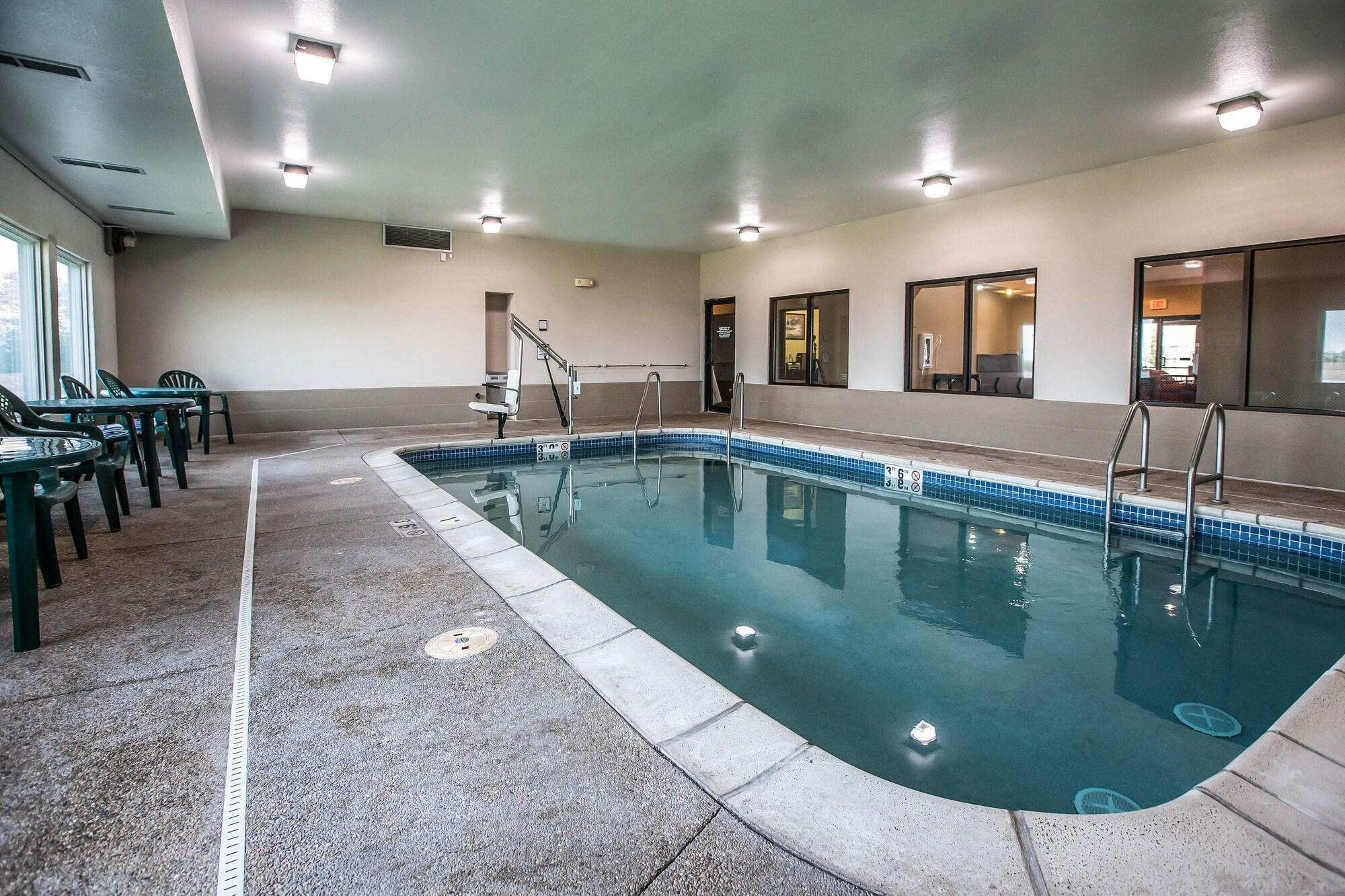 Varios Quality Inn & Suites Mendota near I-39