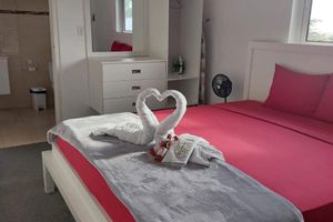 Alquiler Vacacional - Central located second floor apartment with swimming pool and a very nice view.
