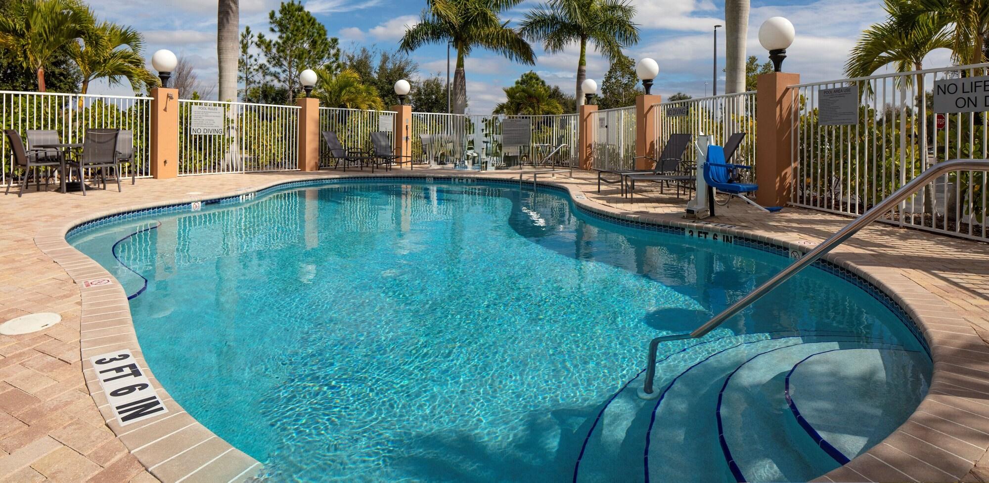 Vista Piscina Fairfield Inn & Suites by Marriott Venice