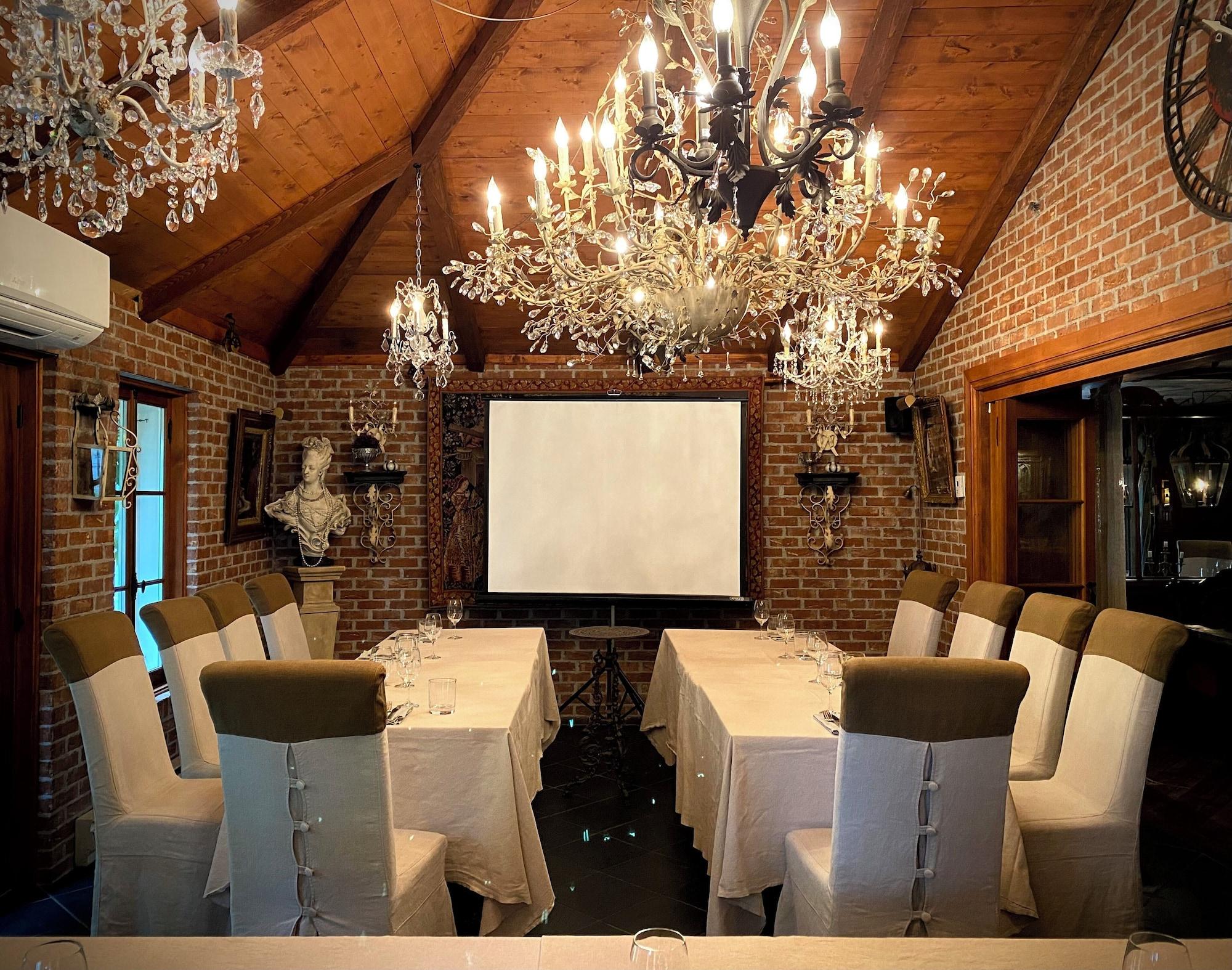 Sala de Reuniones Auberge du Mange Grenouille