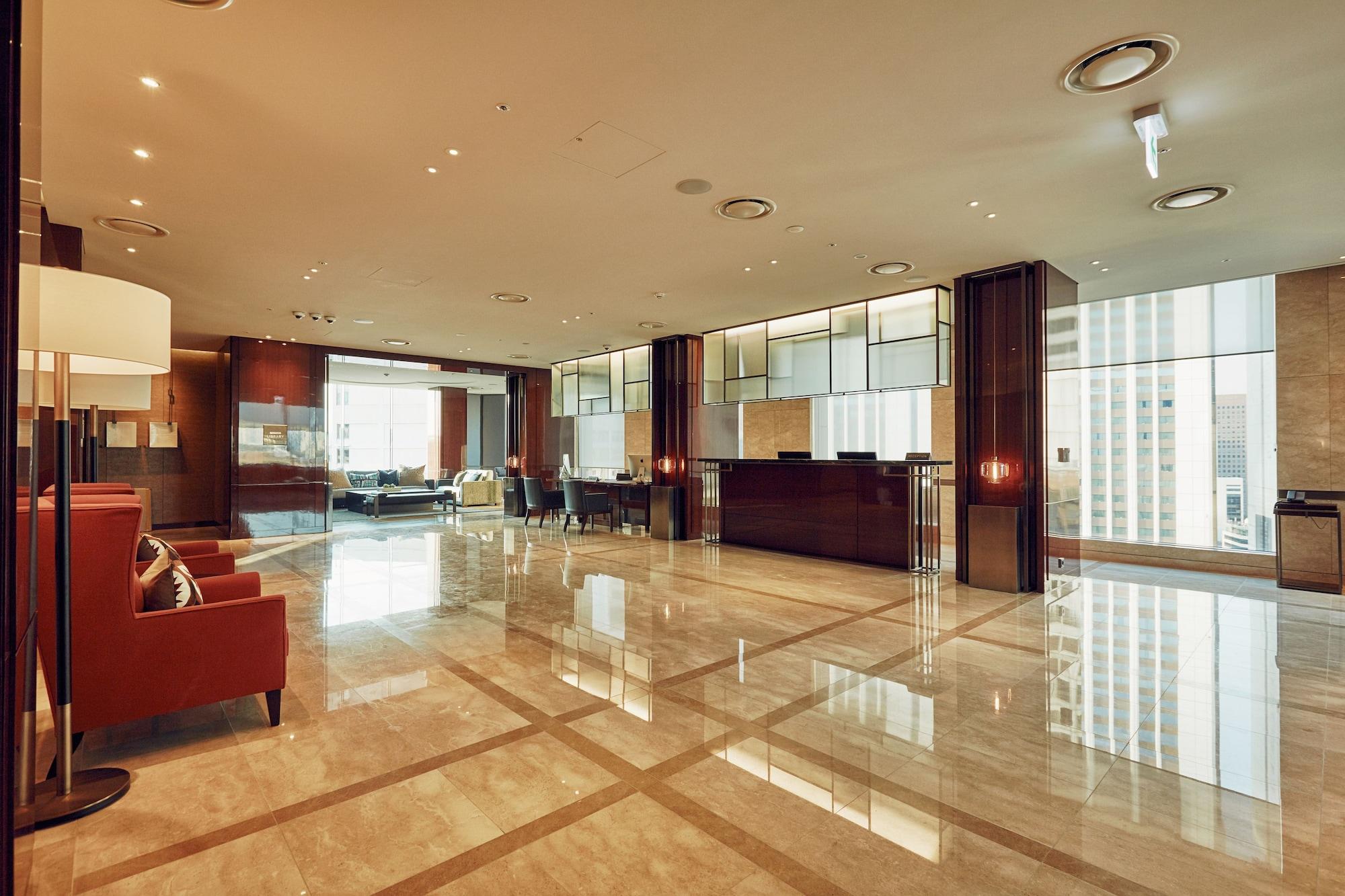 Vista Lobby Crown Park Hotel