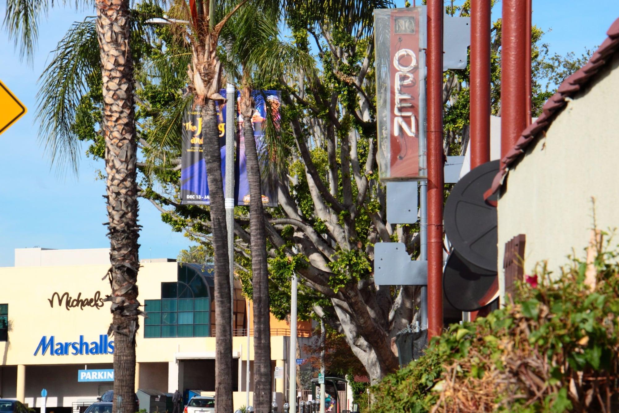 Vista Exterior El Royale Hotel Near Universal Studios