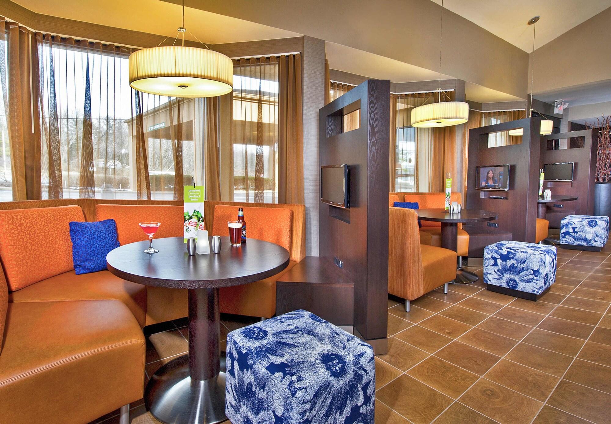 Vista Lobby Courtyard by Marriott Philadelphia Willow Grove