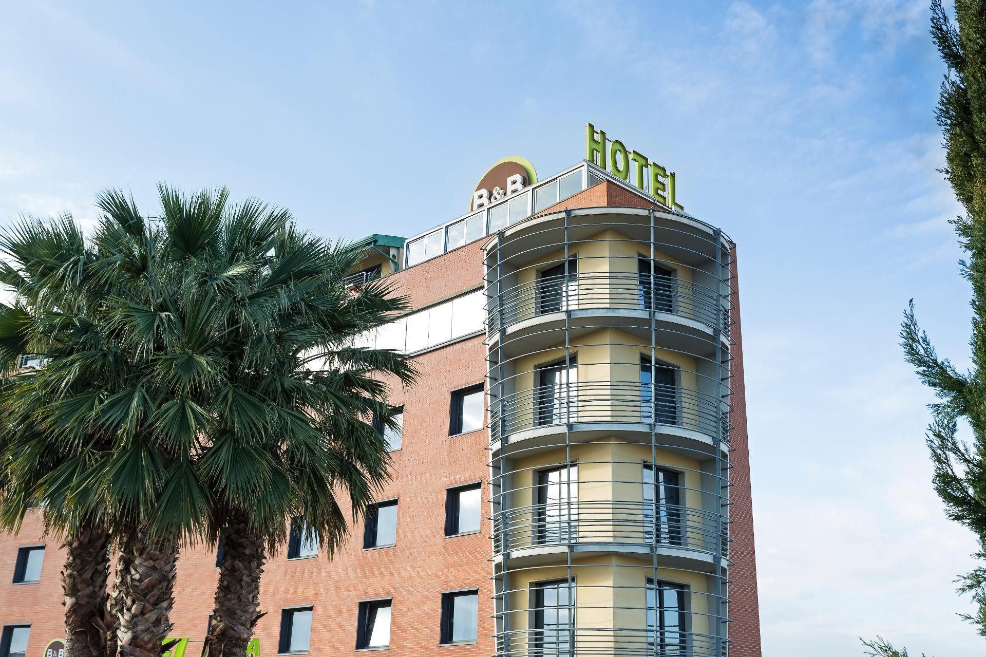 Vista Exterior B&B HOTEL Pisa Airport