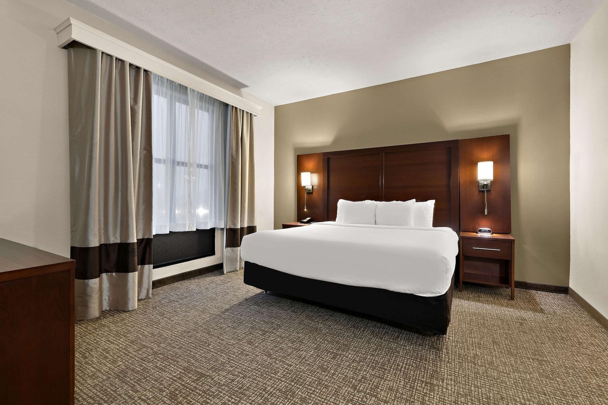 Habitación Comfort Suites Nashville near Percy Priest Lake
