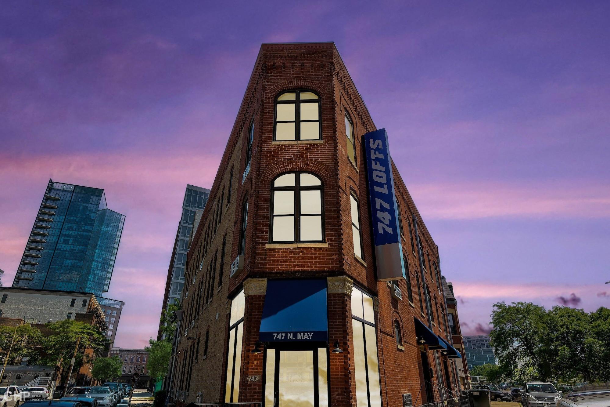 Vista Exterior River West, Third Floor Chicago by 747 Lofts