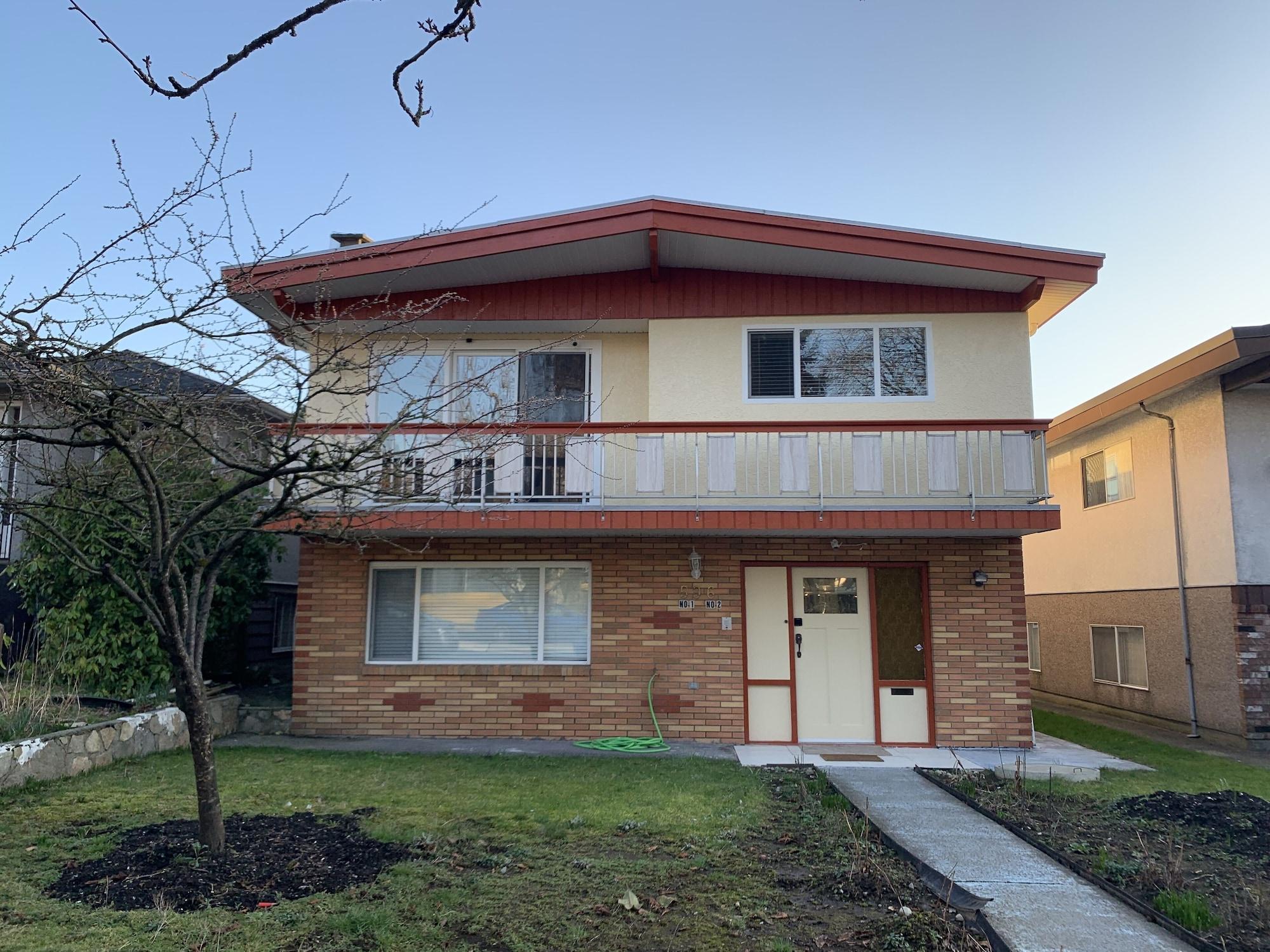 Vista Exterior Old plum tree Style Suite