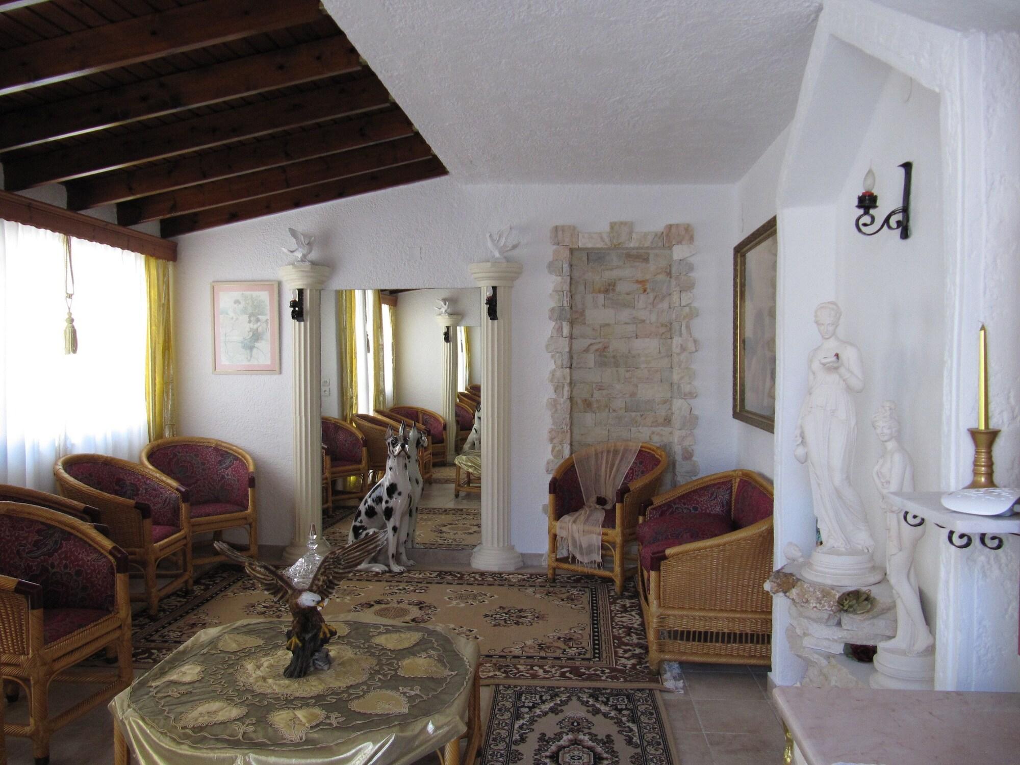 Vista Lobby Castellino Studios