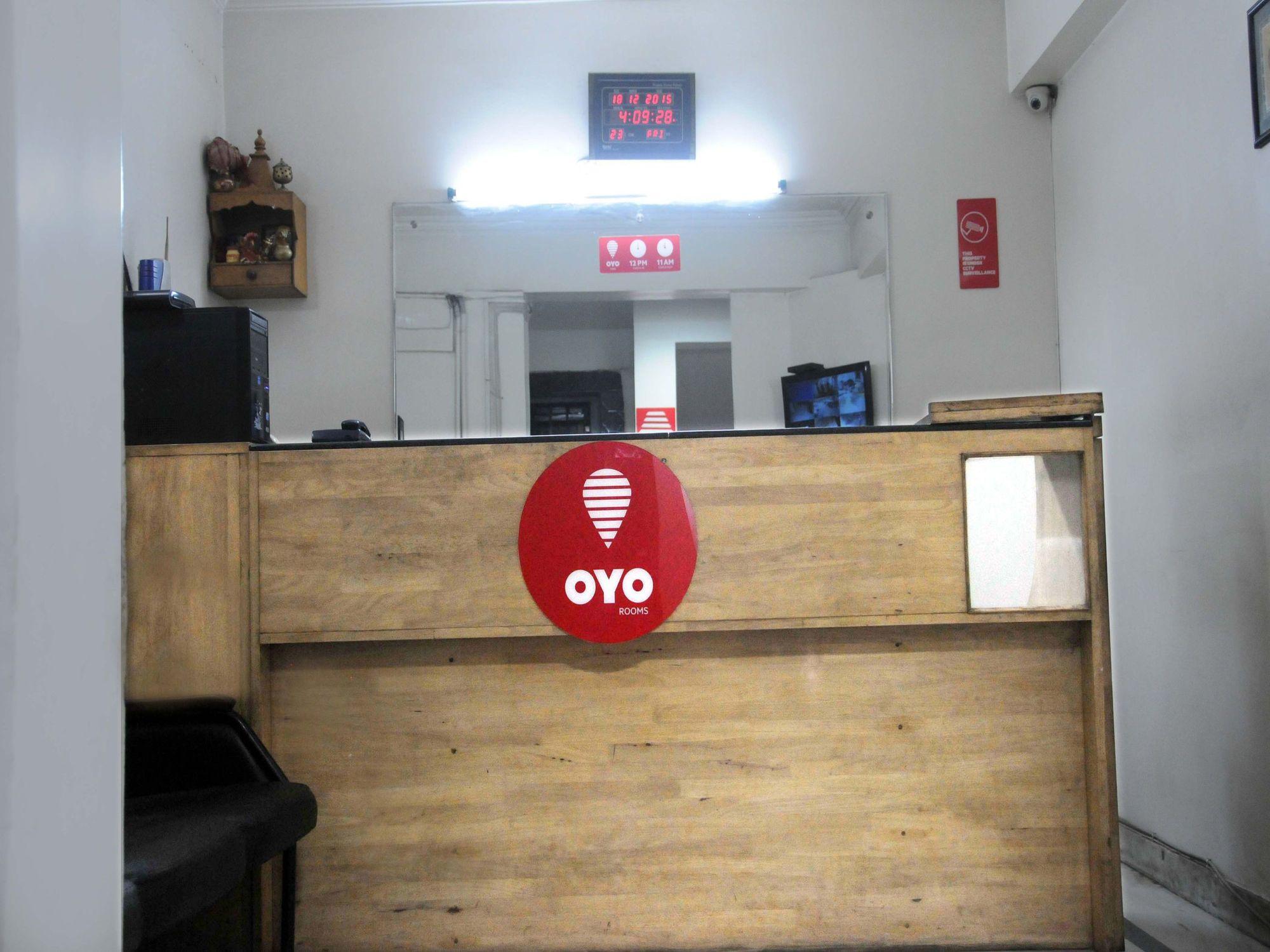 Vista Lobby OYO 3061 Hotel De Pintu