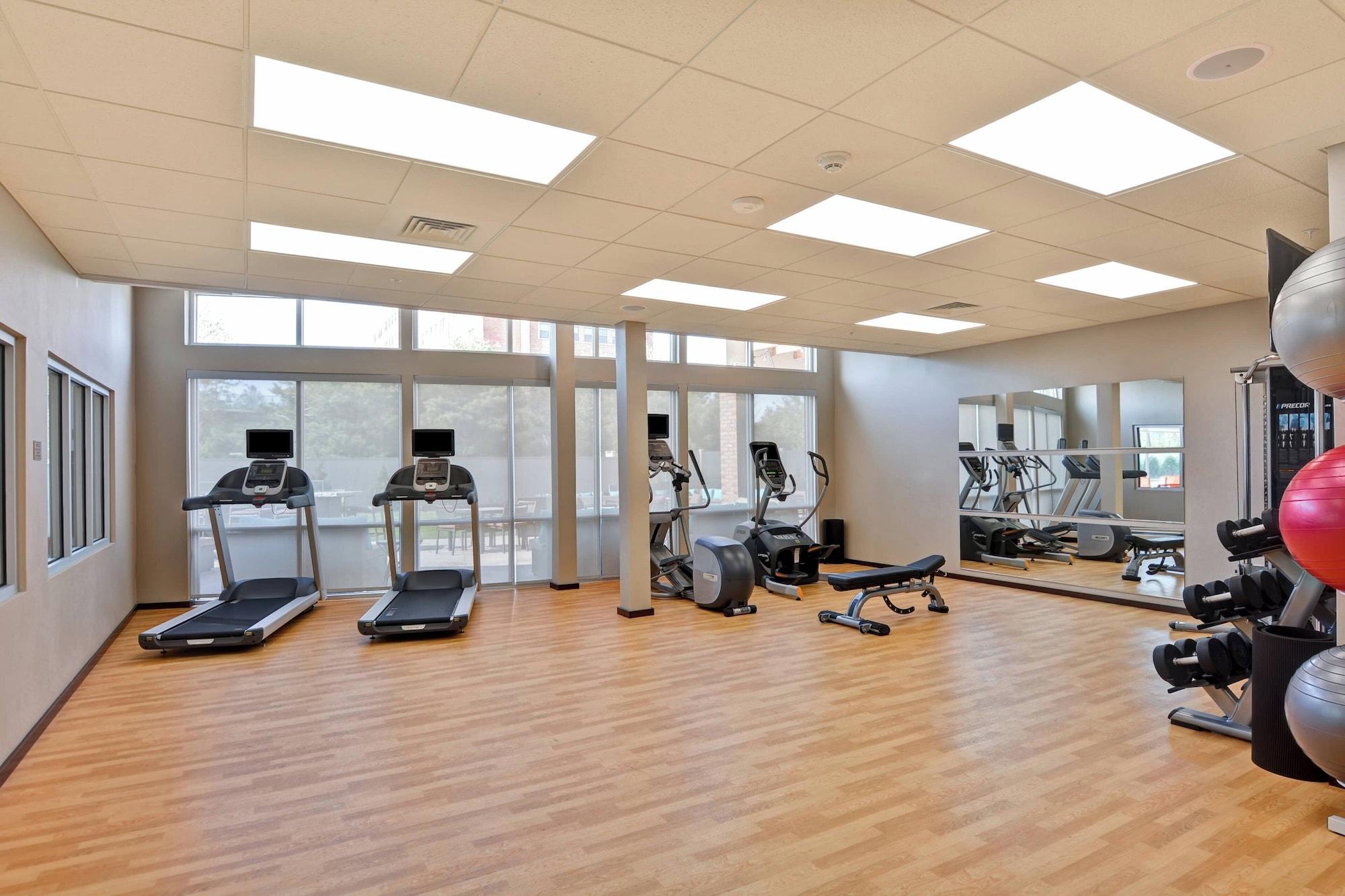 Gimnasio Courtyard by Marriott Long Island Islip/Courthouse Complex