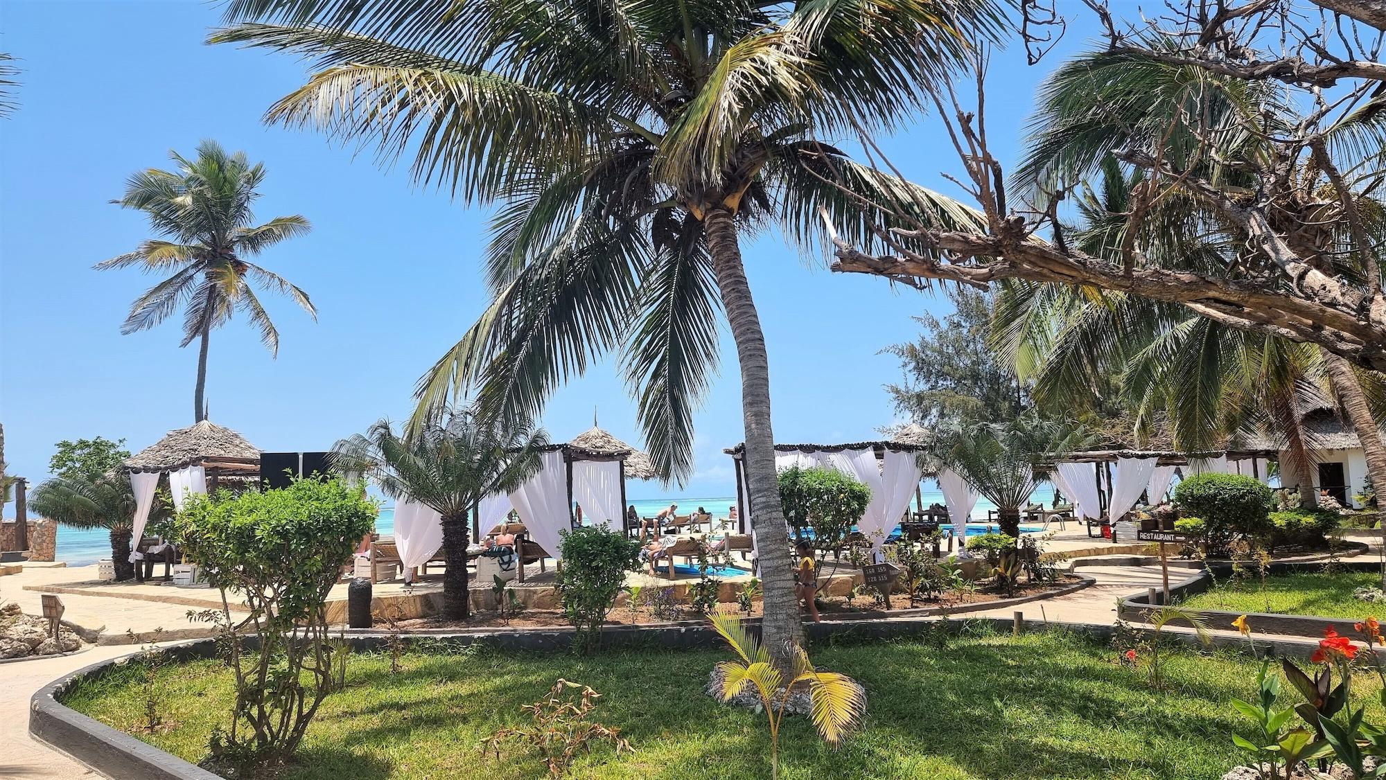 Vista Exterior Reef & Beach Resort