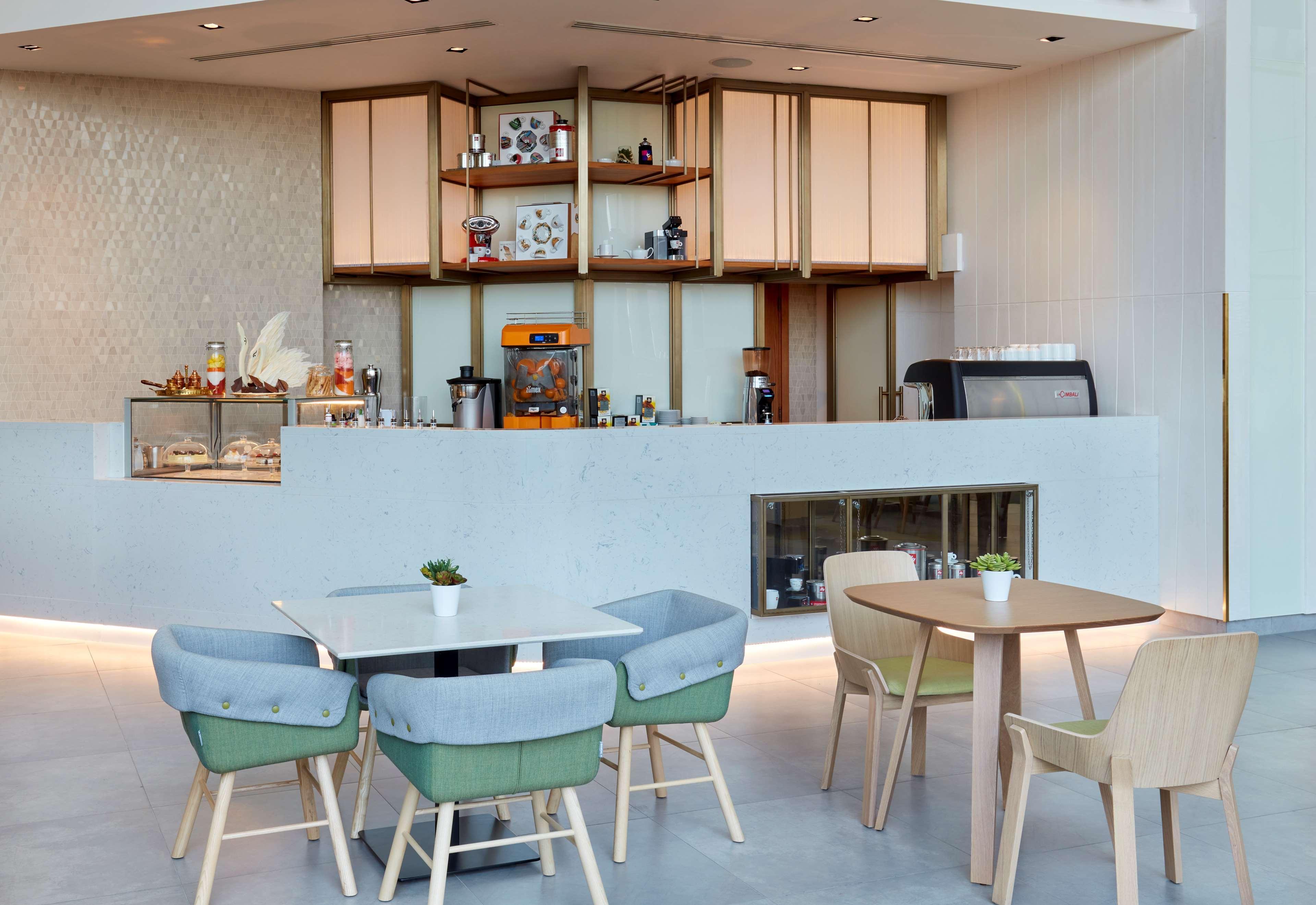 Restaurant Hilton Garden Inn Kuwait City, Kuwait