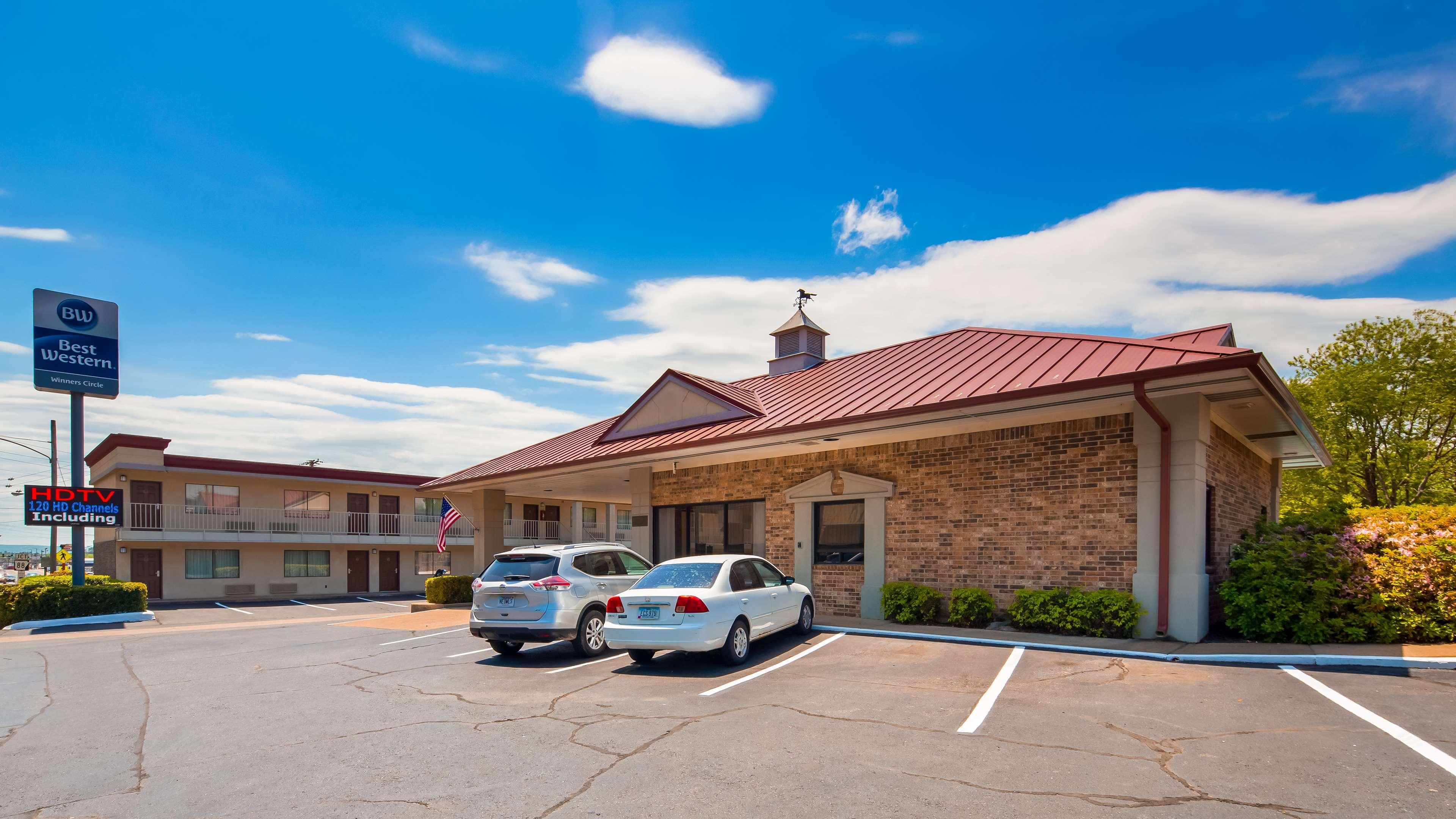 Vista Exterior Best Western Winners Circle