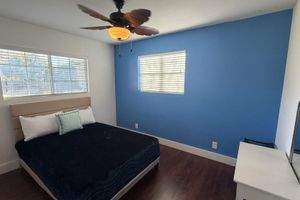 Alquiler Vacacional - Charming Renovated Home in Prime Balcones Heights Location