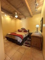 Alquiler Vacacional - Great mountain views in cozy casita in north Taos. Note: 30 day rental minimum