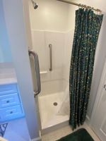 Alquiler Vacacional - Cozy 1 BR Maine lakeside cottage getaway with WiFi, laundry, and full kitchen.